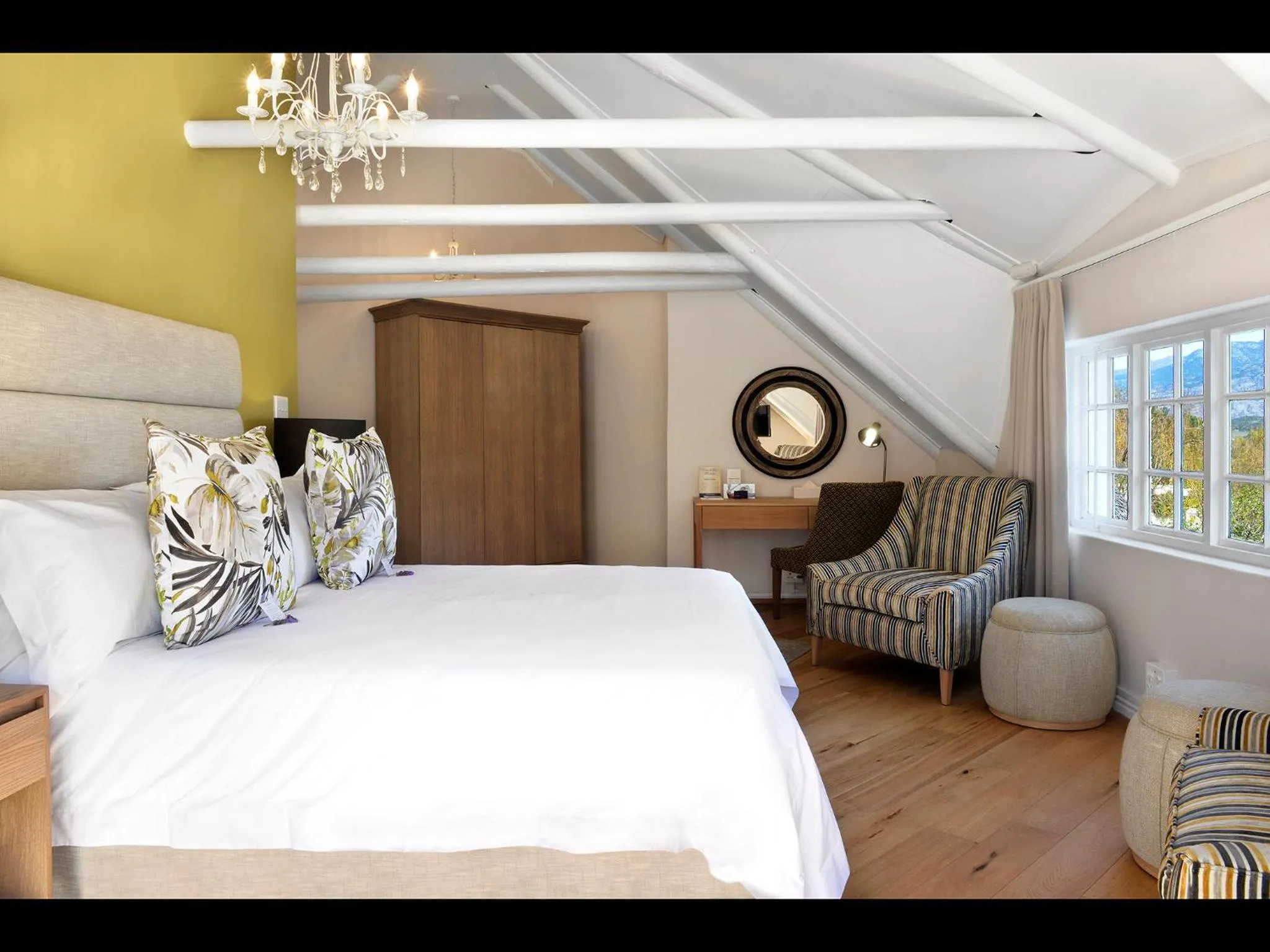 Standard Queen Room in Mirabelle Guesthouse