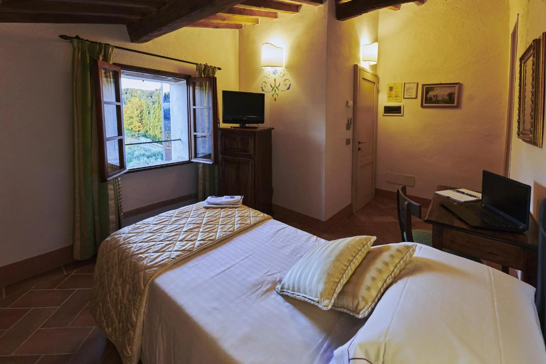 Single Room in Villa Curina Resort