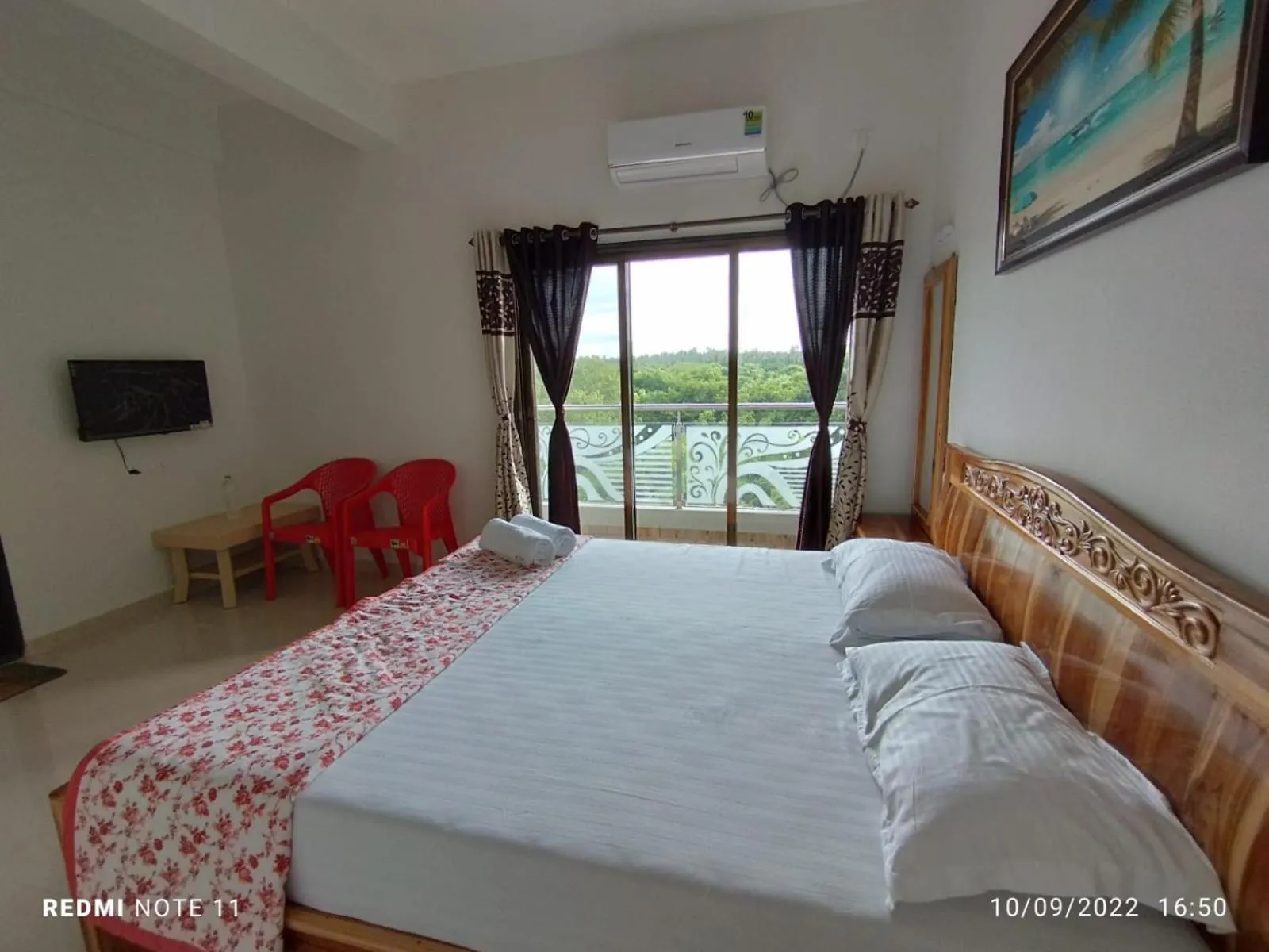King Room with Mountain View in Hotel Kavijay Sea View
