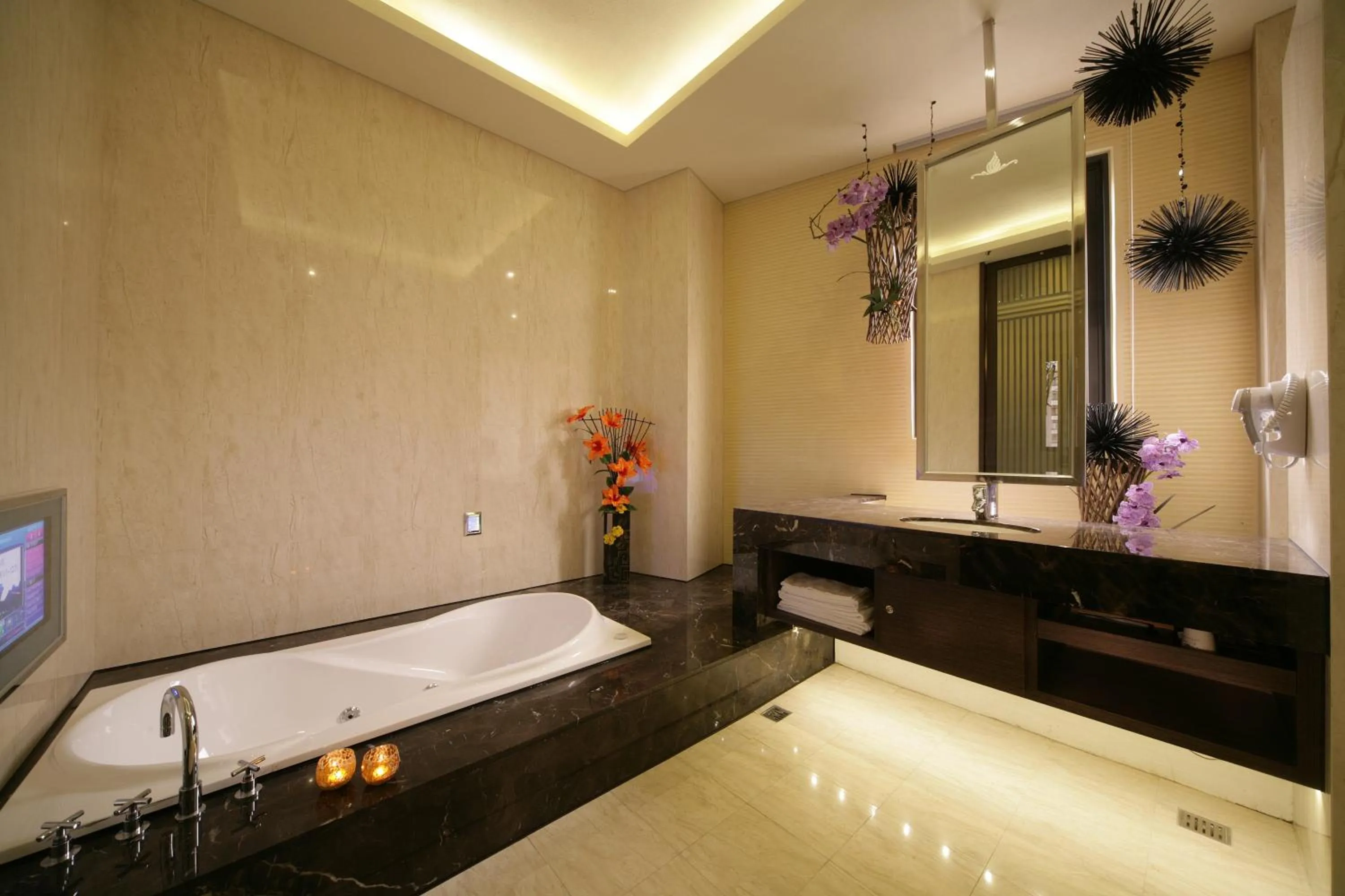 Family Room with Bathroom in Dubai Villa Motel