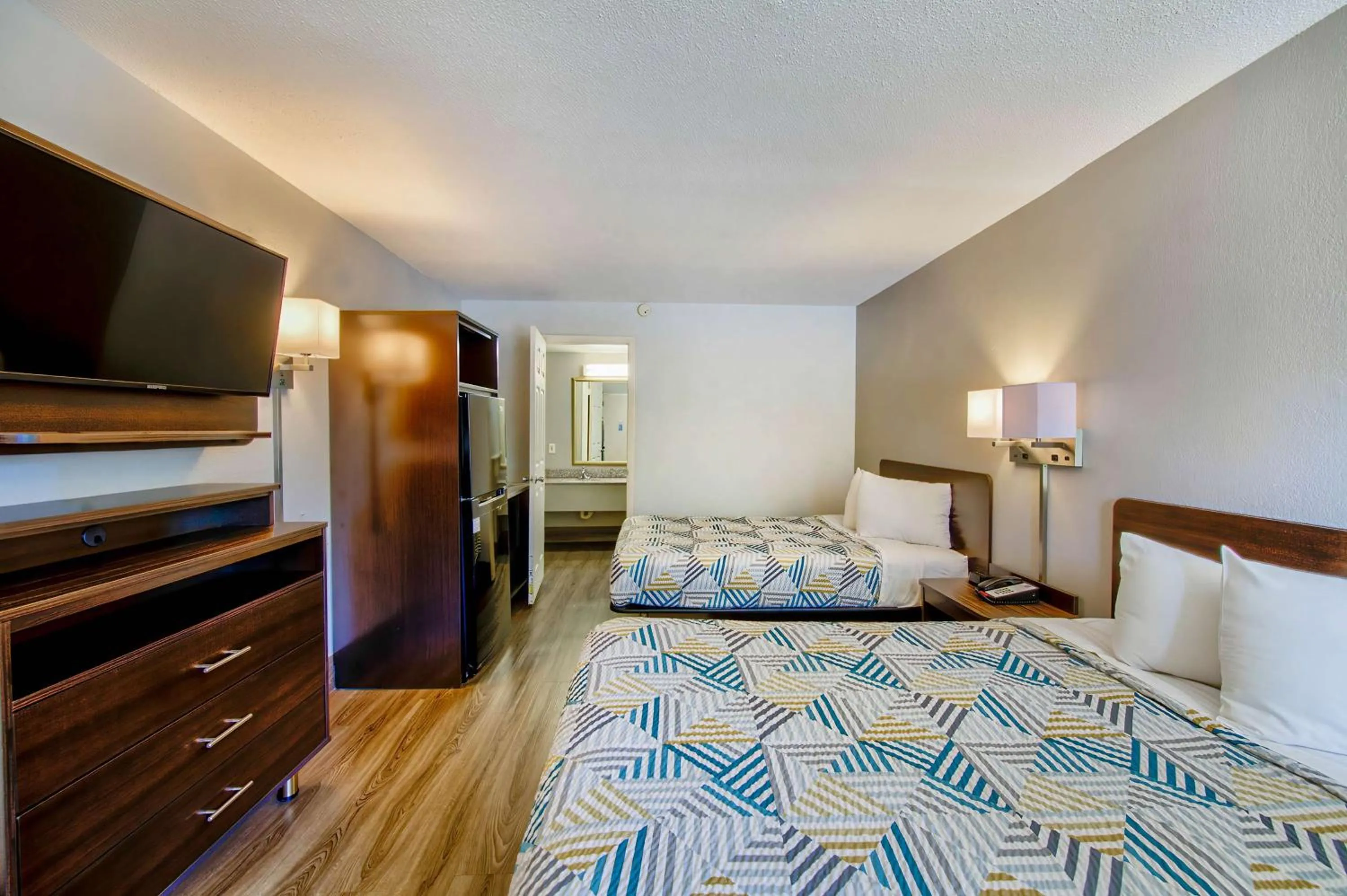 Quadruple Room - Smoking in Studio 6 Birmingham, AL - Medical Center - Inverness Hwy 280