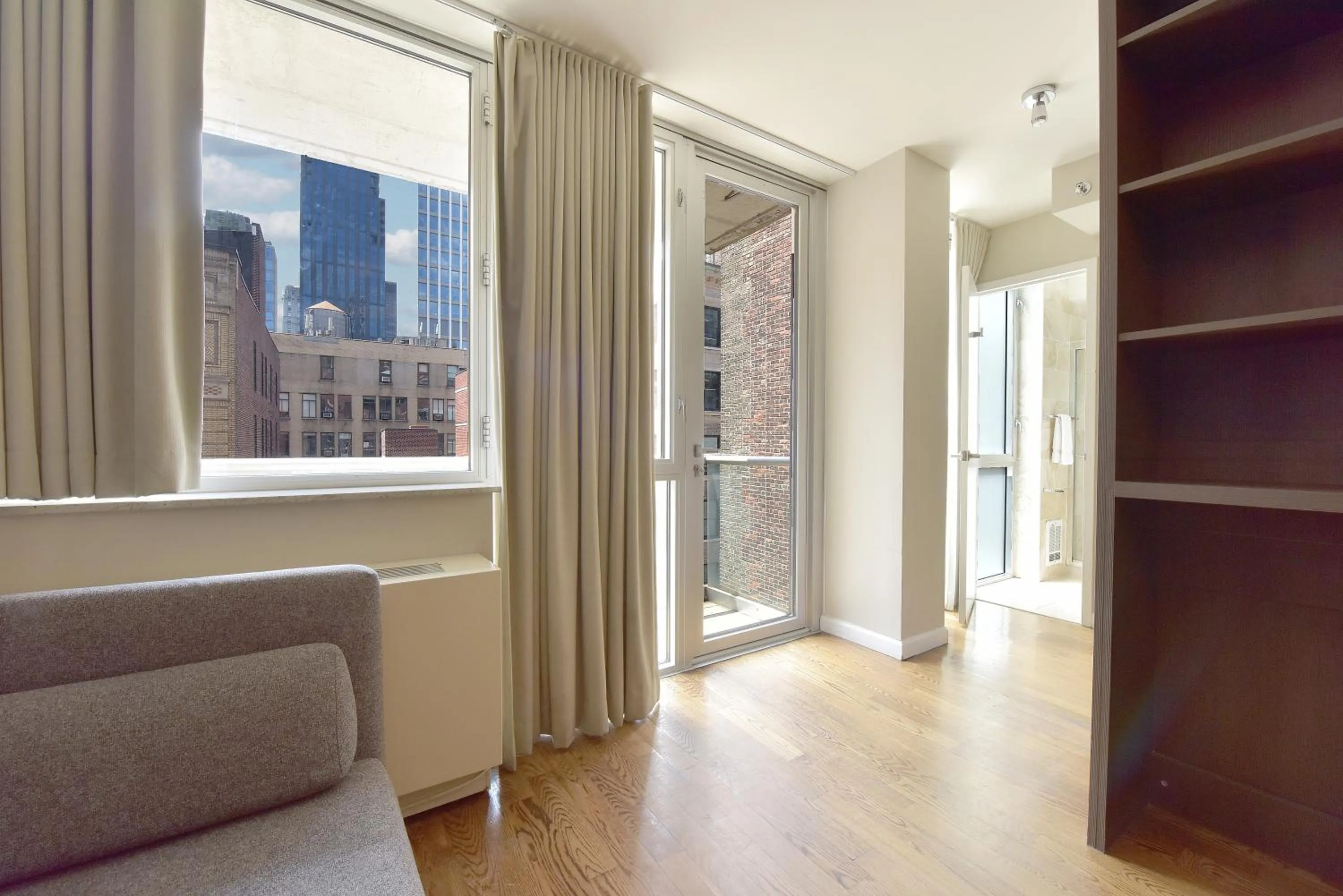 Queen Premier with Balcony in Hotel 32 32