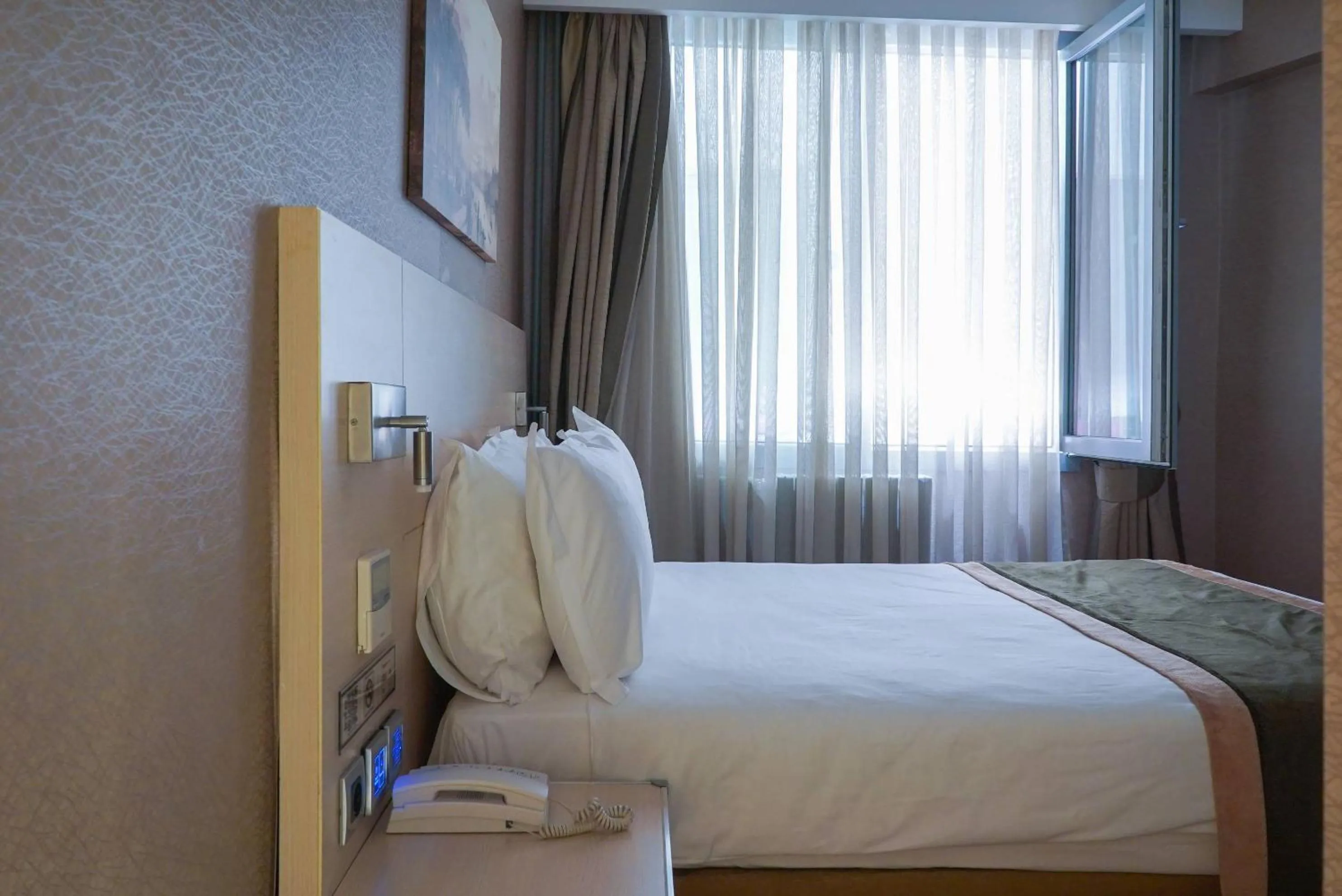 Standard Single Room in Hotel Troya