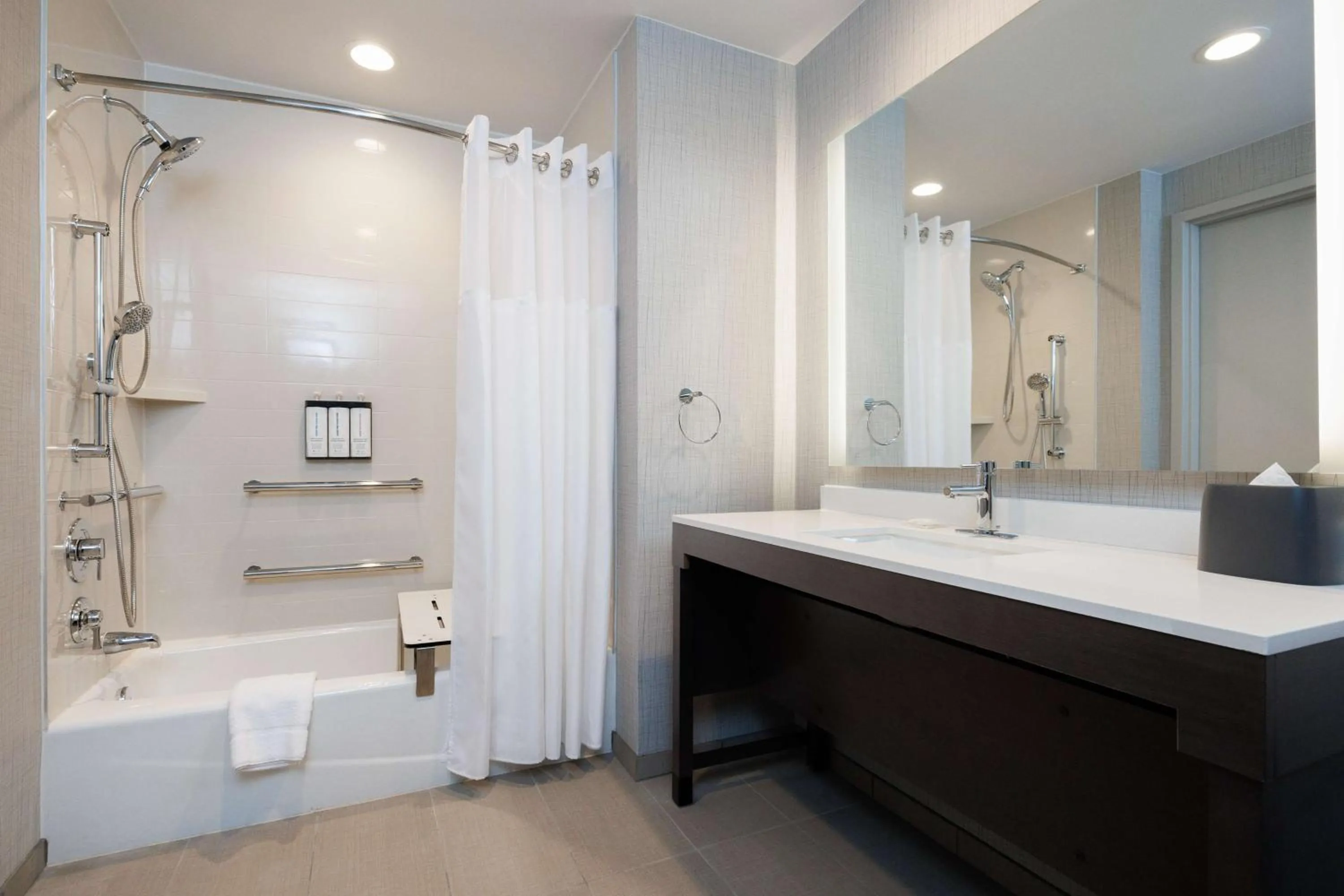 Queen Room with Two Queen Beds with Sofa Bed and Tub - Disability Access in Hyatt Place San Carlos