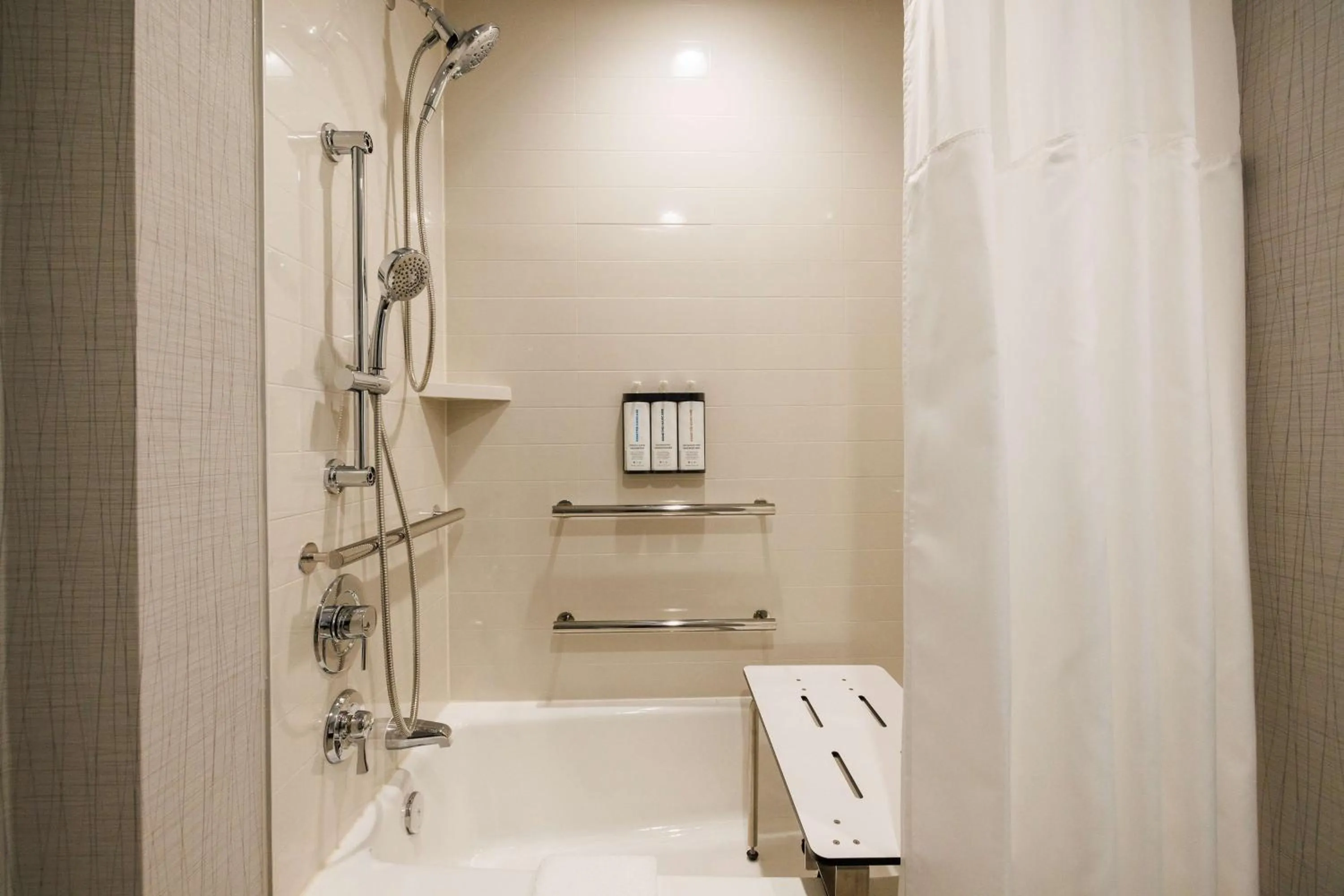 King Room with Sofa Bed and Accessible Tub in Hyatt Place San Carlos