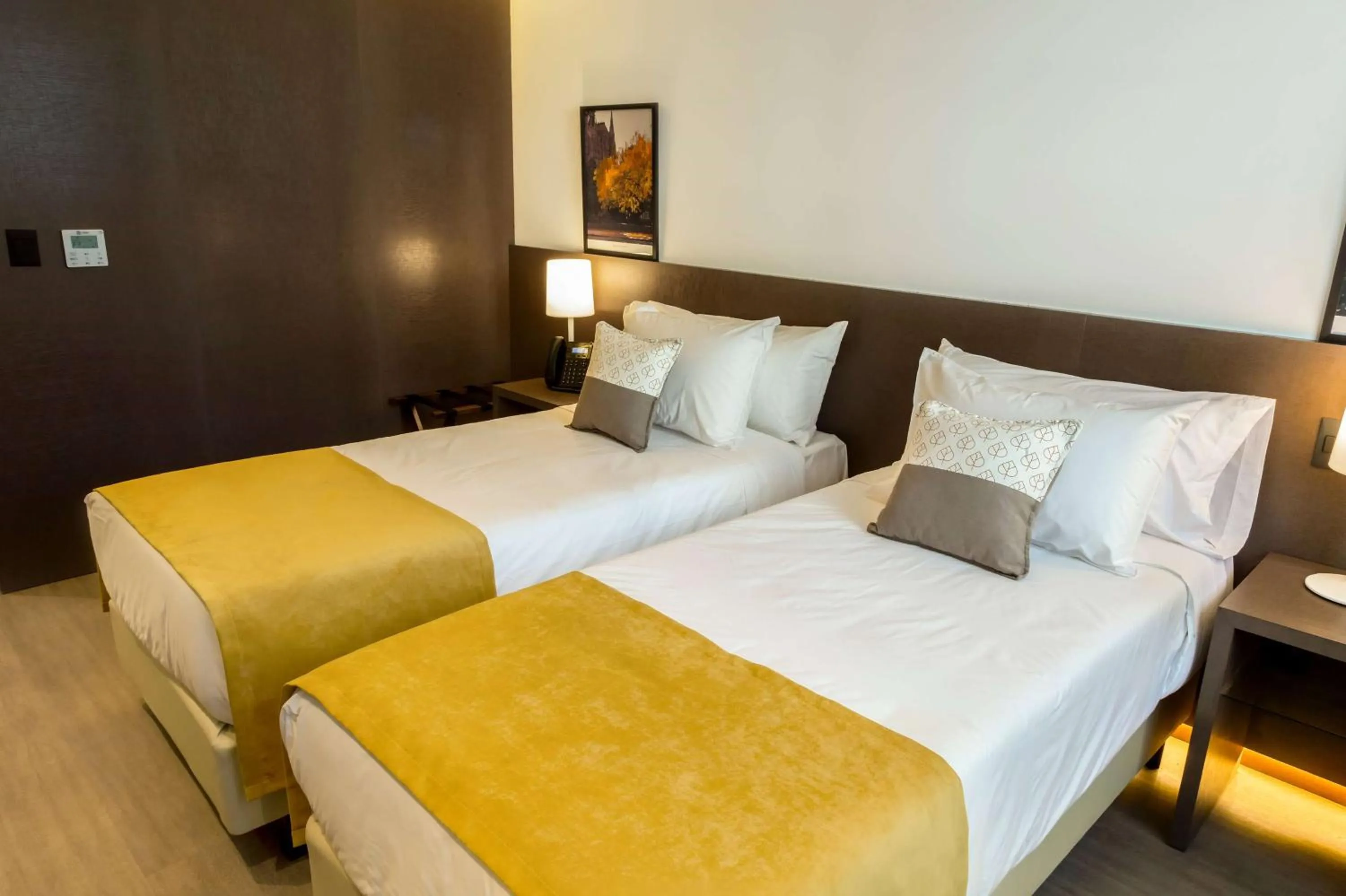 Twin Room - Non-Smoking in Dazzler by Wyndham La Plata