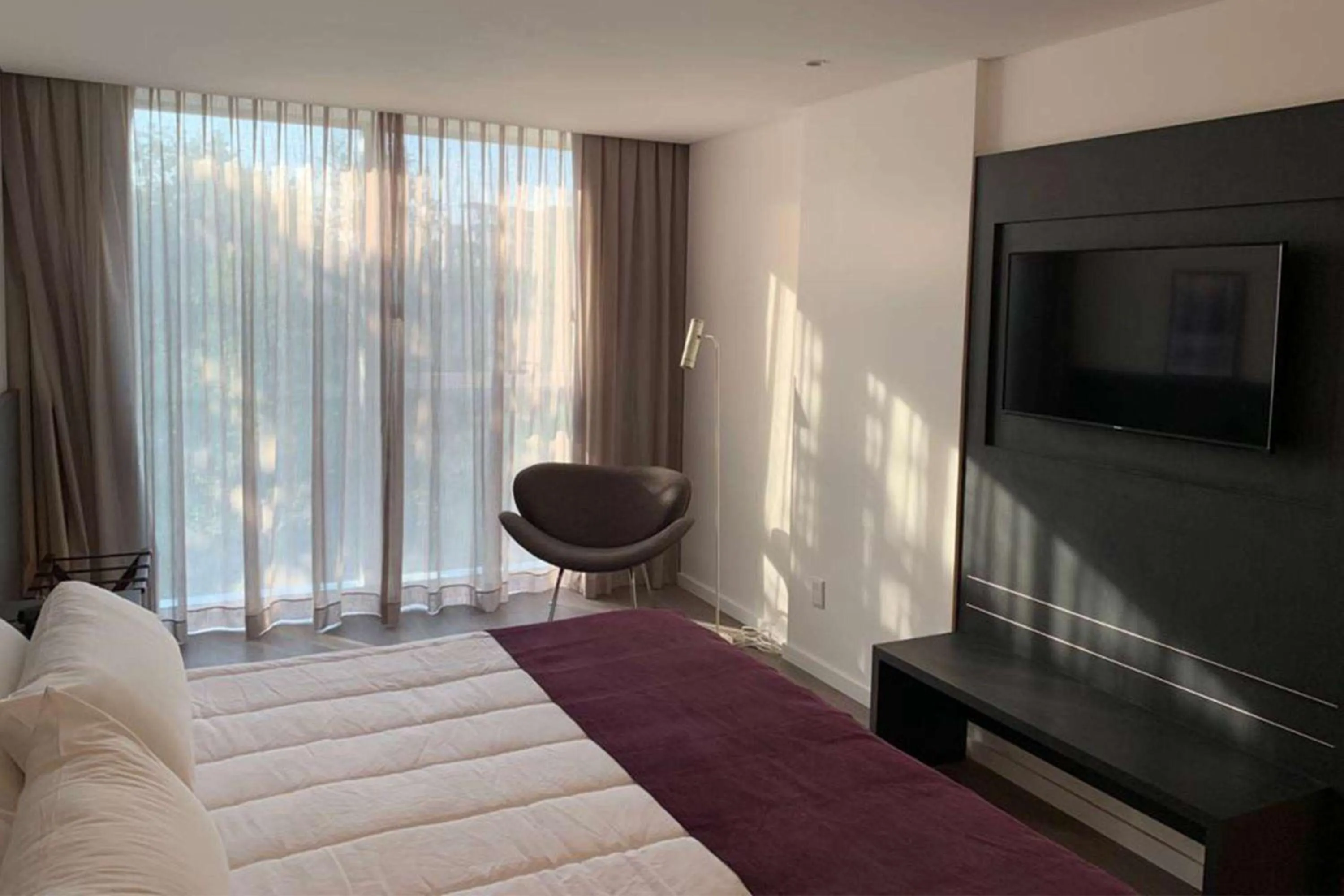 King Room with City View - Non-Smoking in Dazzler by Wyndham La Plata