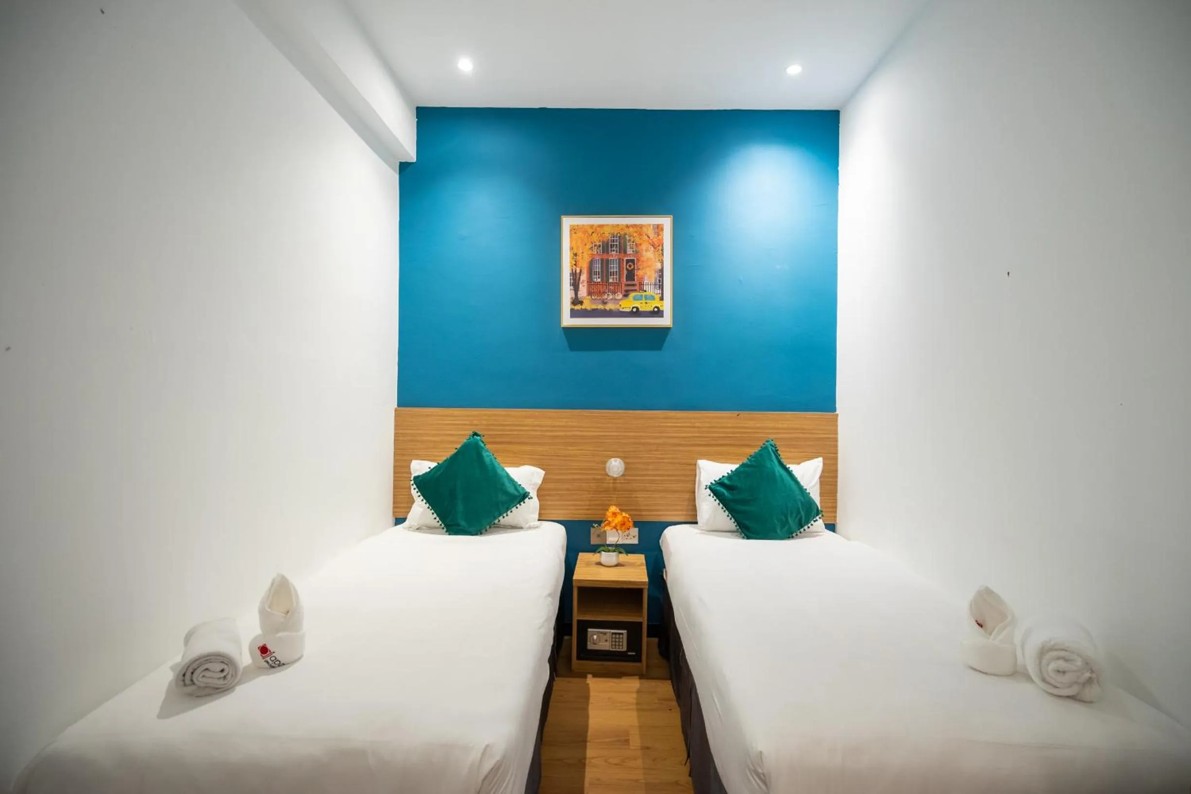 Standard Twin Room in Apollo Inn