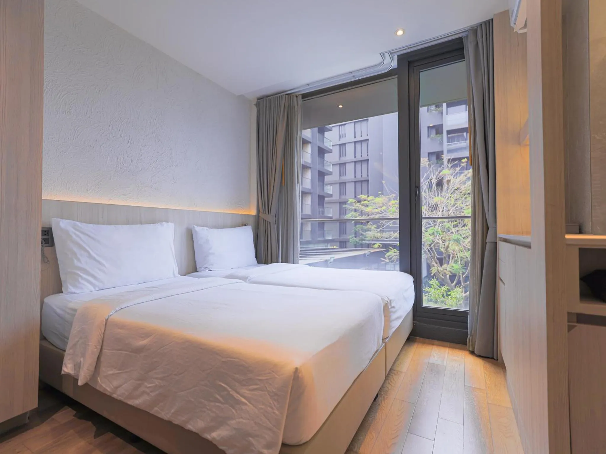 Deluxe Twin Room in Balcony Seaside Sriracha Hotel & Serviced Apartments