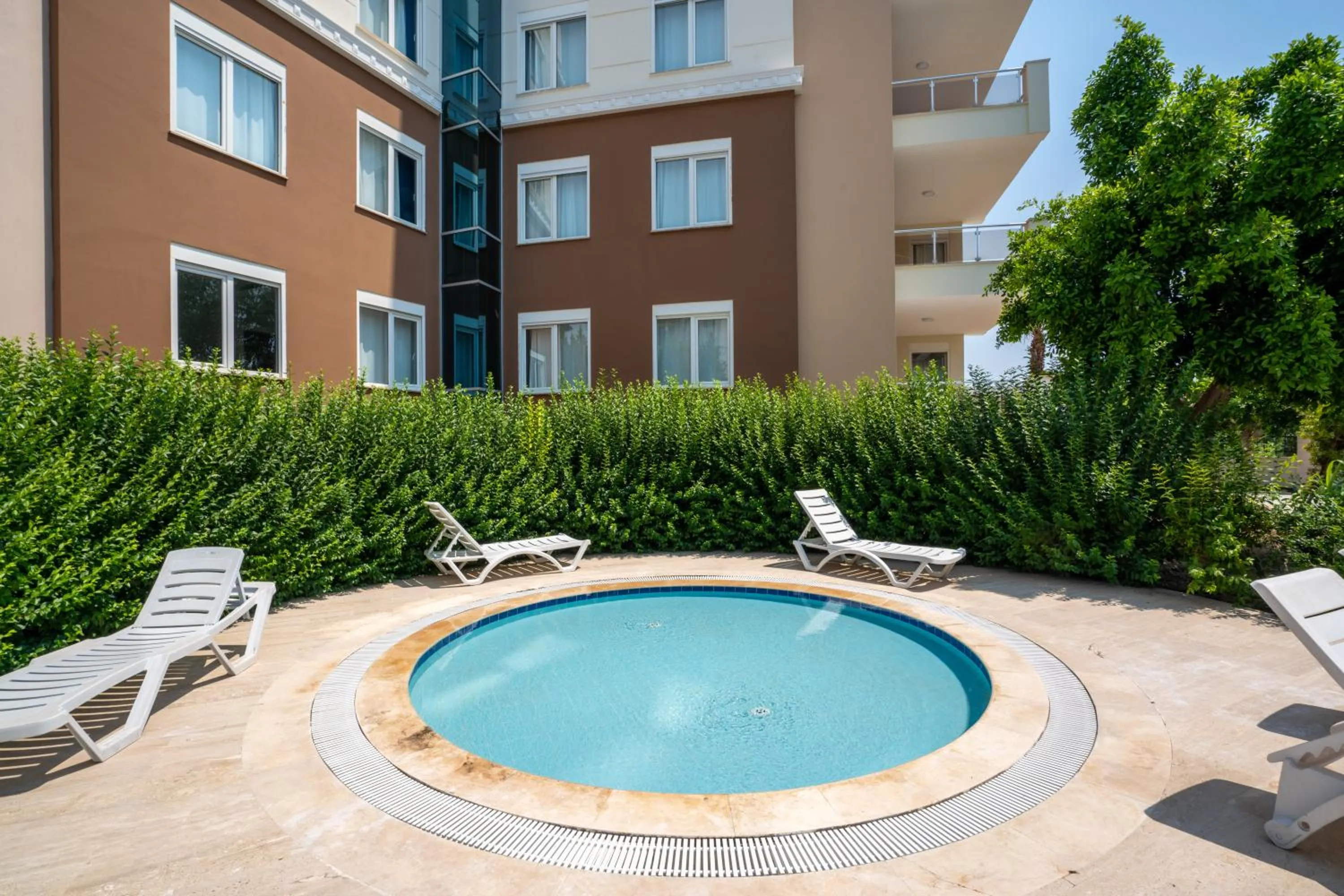 Luxury Suite with Balcony in River Park Residence Lara