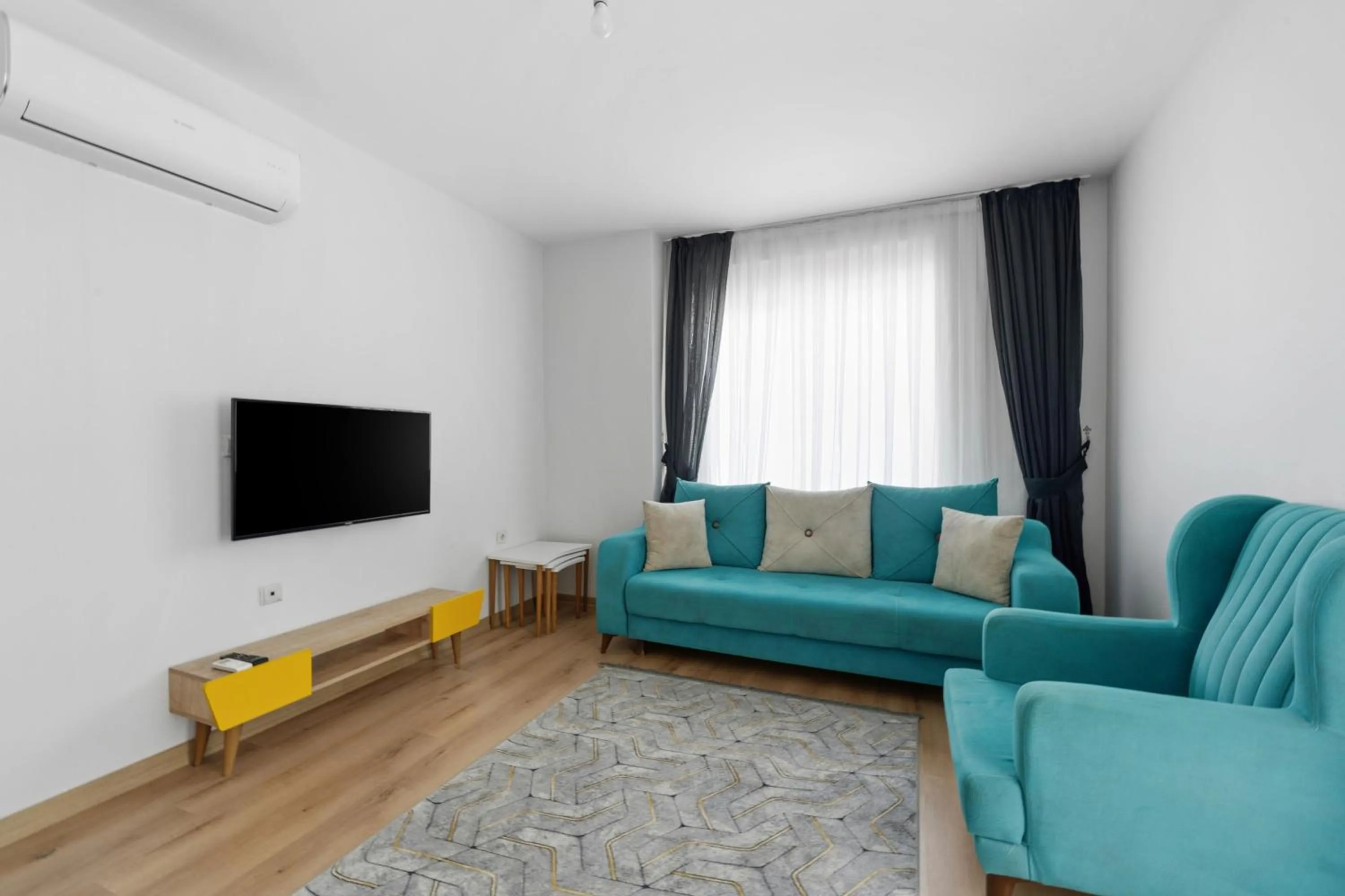 Apartment with Pool View  - single occupancy in River Park Residence Lara