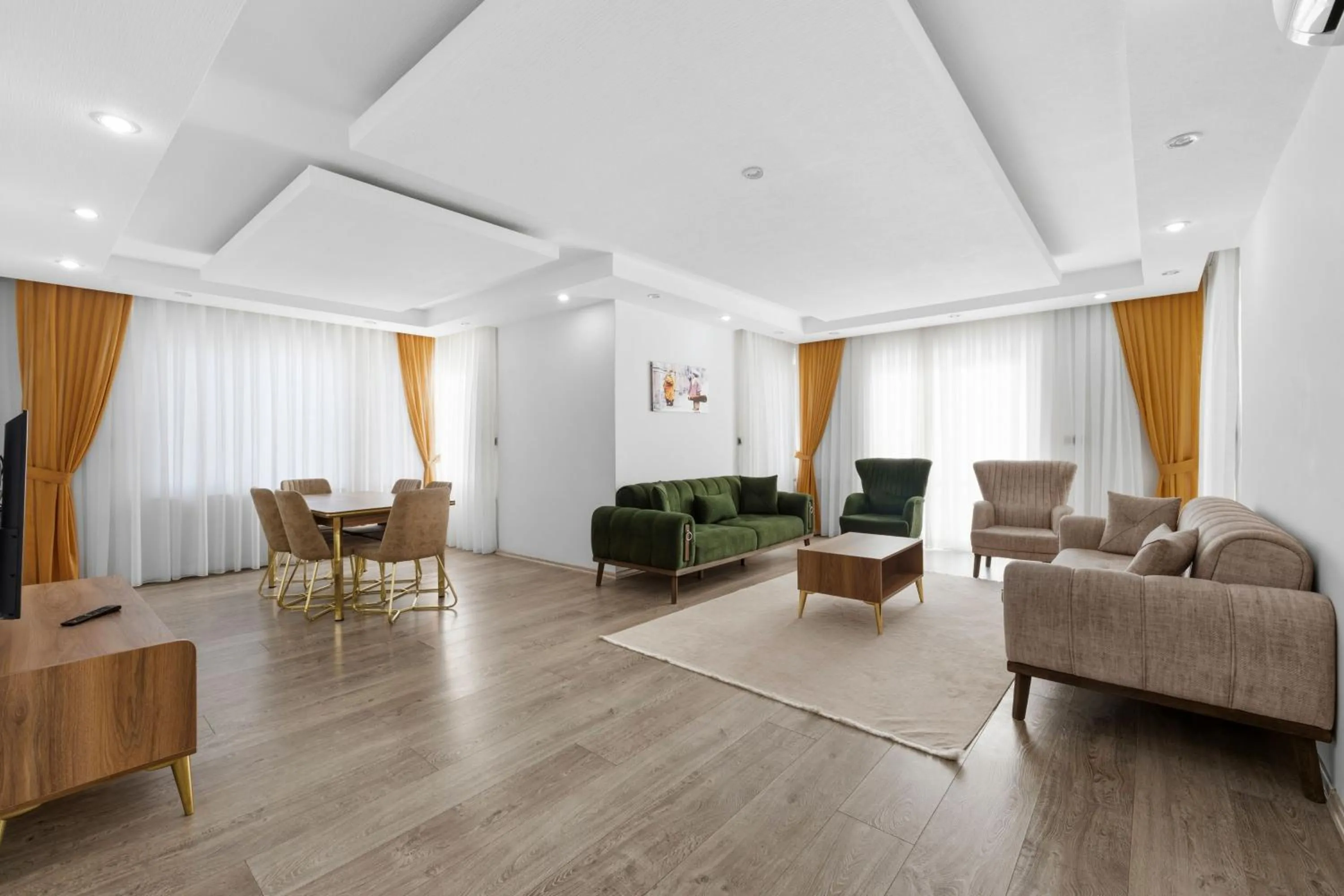 Luxury Suite with Balcony in River Park Residence Lara