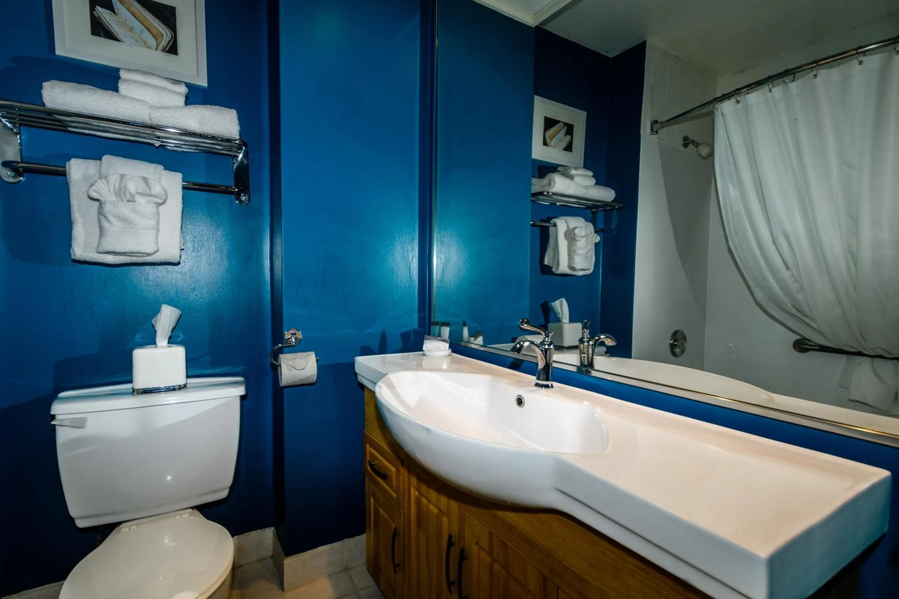 Quadruple Room with Two Queen Beds - Non Smoking in Hearthstone Inn Sydney