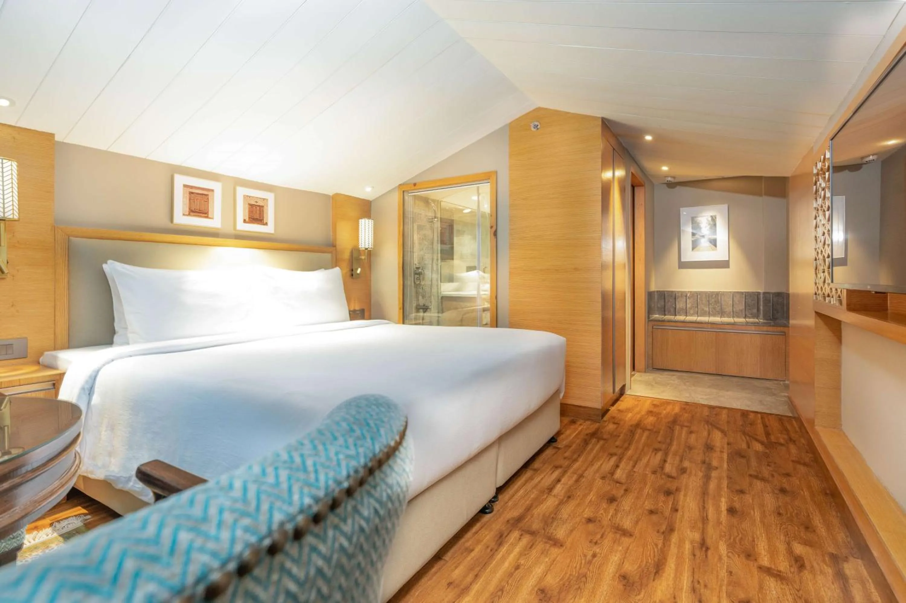 Junior Suite in Radisson Golf Resort Pahalgam