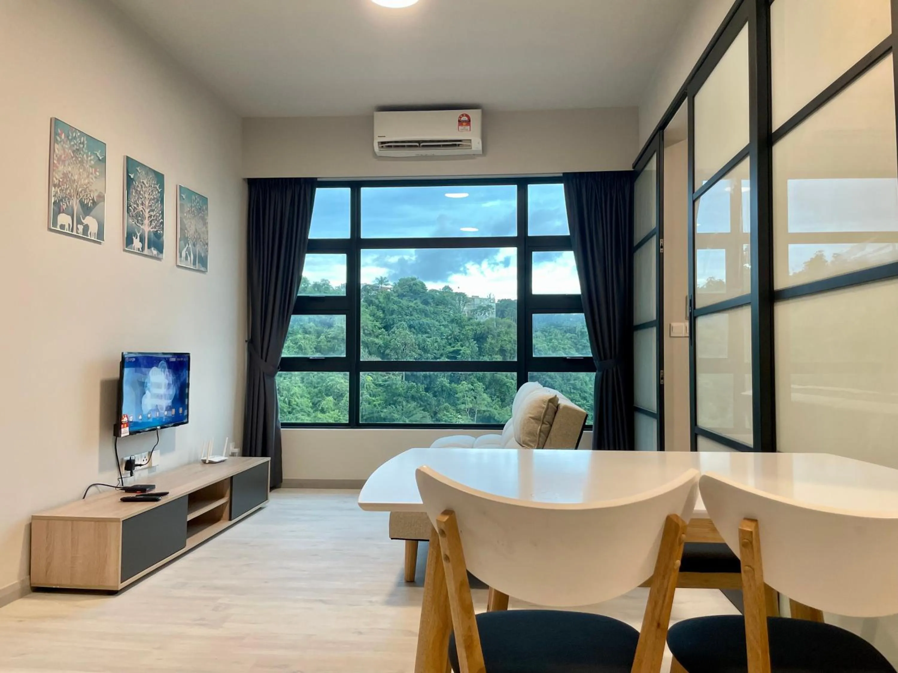 Apartment with Mountain View in Sunset Seaview Vacation Condos @ Jesselton Quay