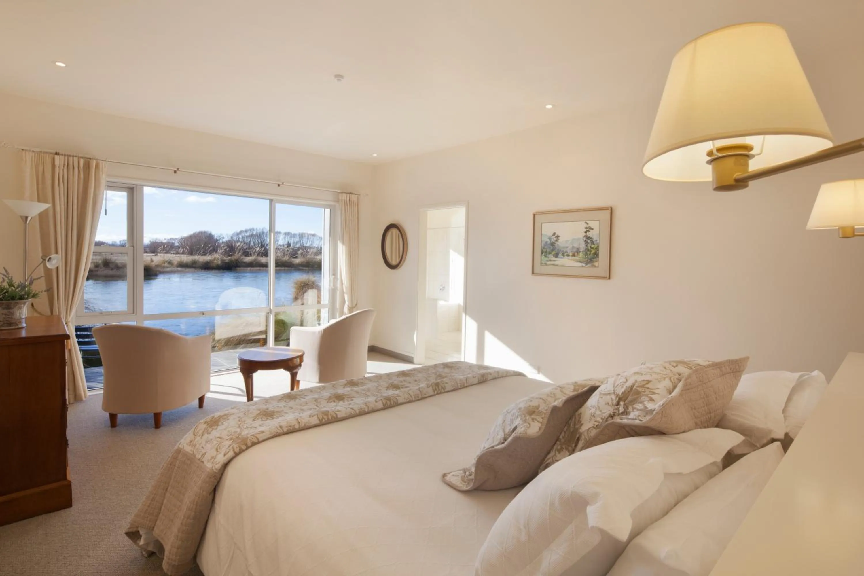 Deluxe King Room in Matuka Lodge