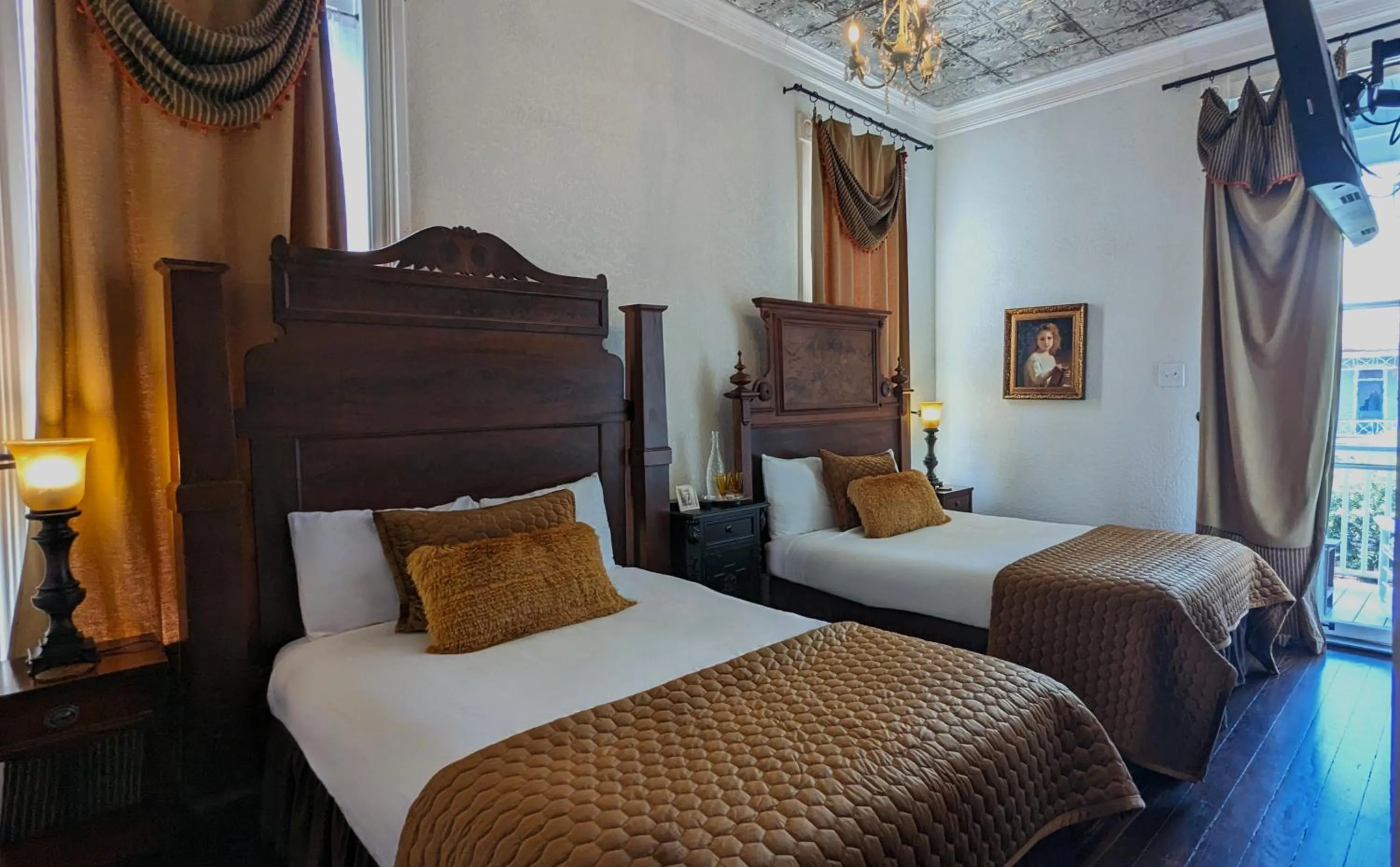 Quadruple Room with Balcony in The 1890 Freeman House