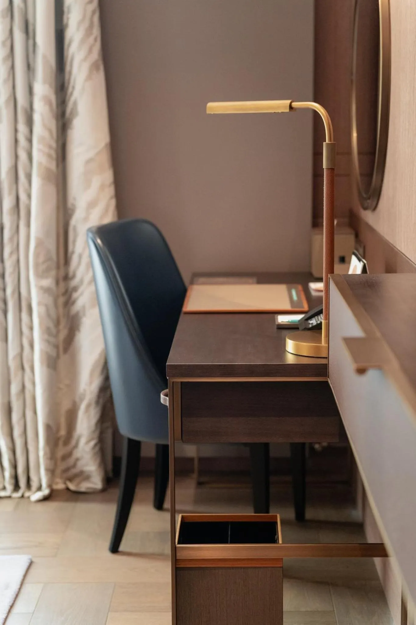 Accessible - Lake View Junior Suite in Mandarin Oriental Palace, Luzern