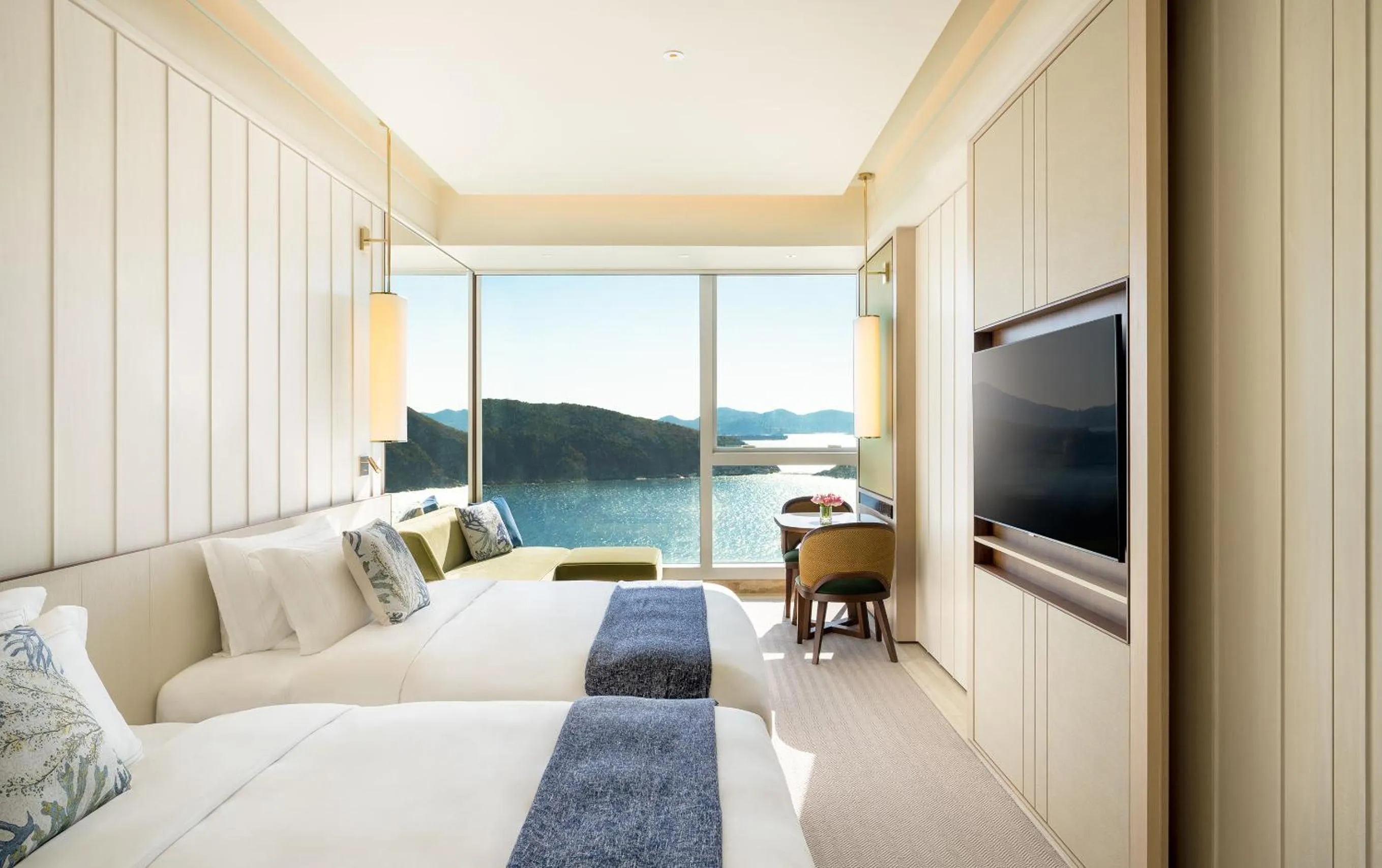 Oceanfront with 2 Queens Bed Room in The Fullerton Ocean Park Hotel Hong Kong