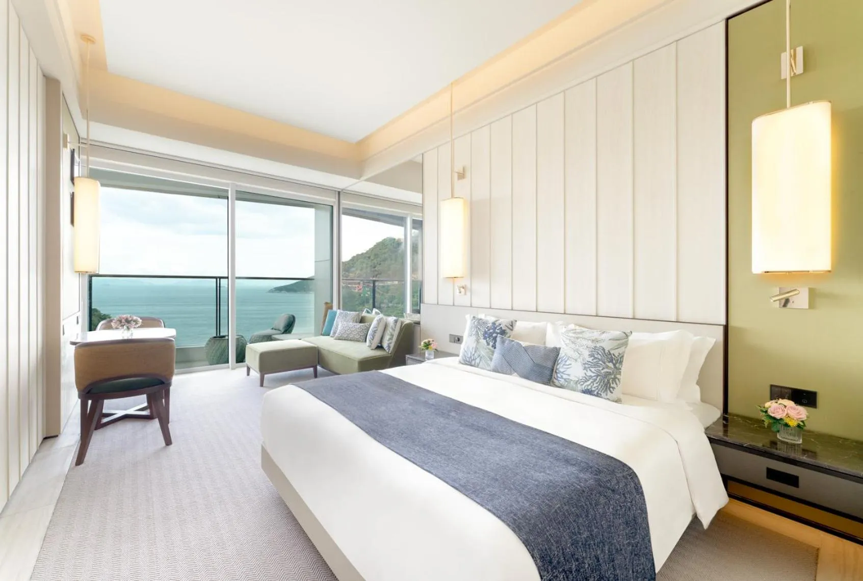 Balcony Oceanfront Room with King Bed in The Fullerton Ocean Park Hotel Hong Kong