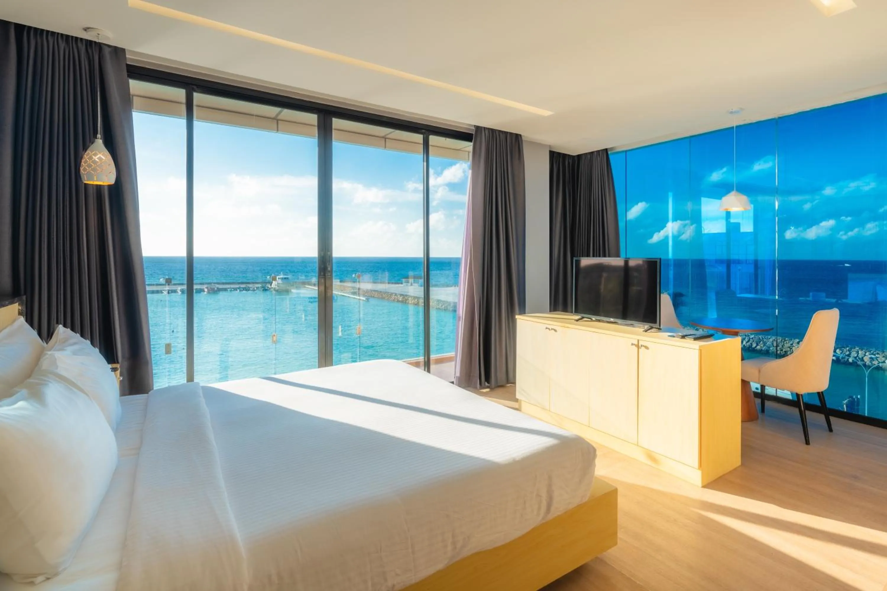 Sunrise Deluxe Ocean View in Swarn by Hawks Hotels Kamadhoo Baa Atoll