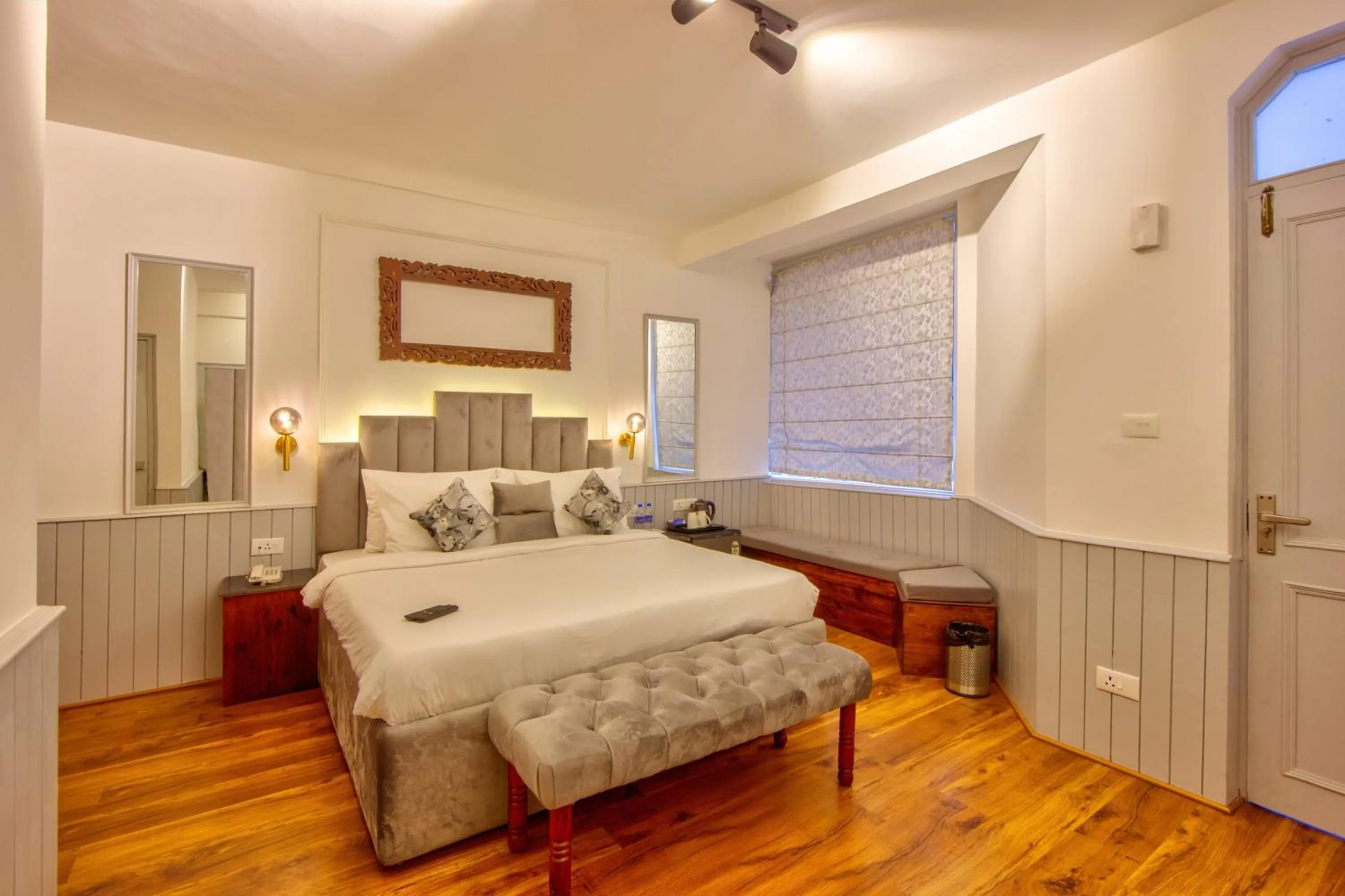 Deluxe Double Room in PARADISE-The Whitehouse Cafe