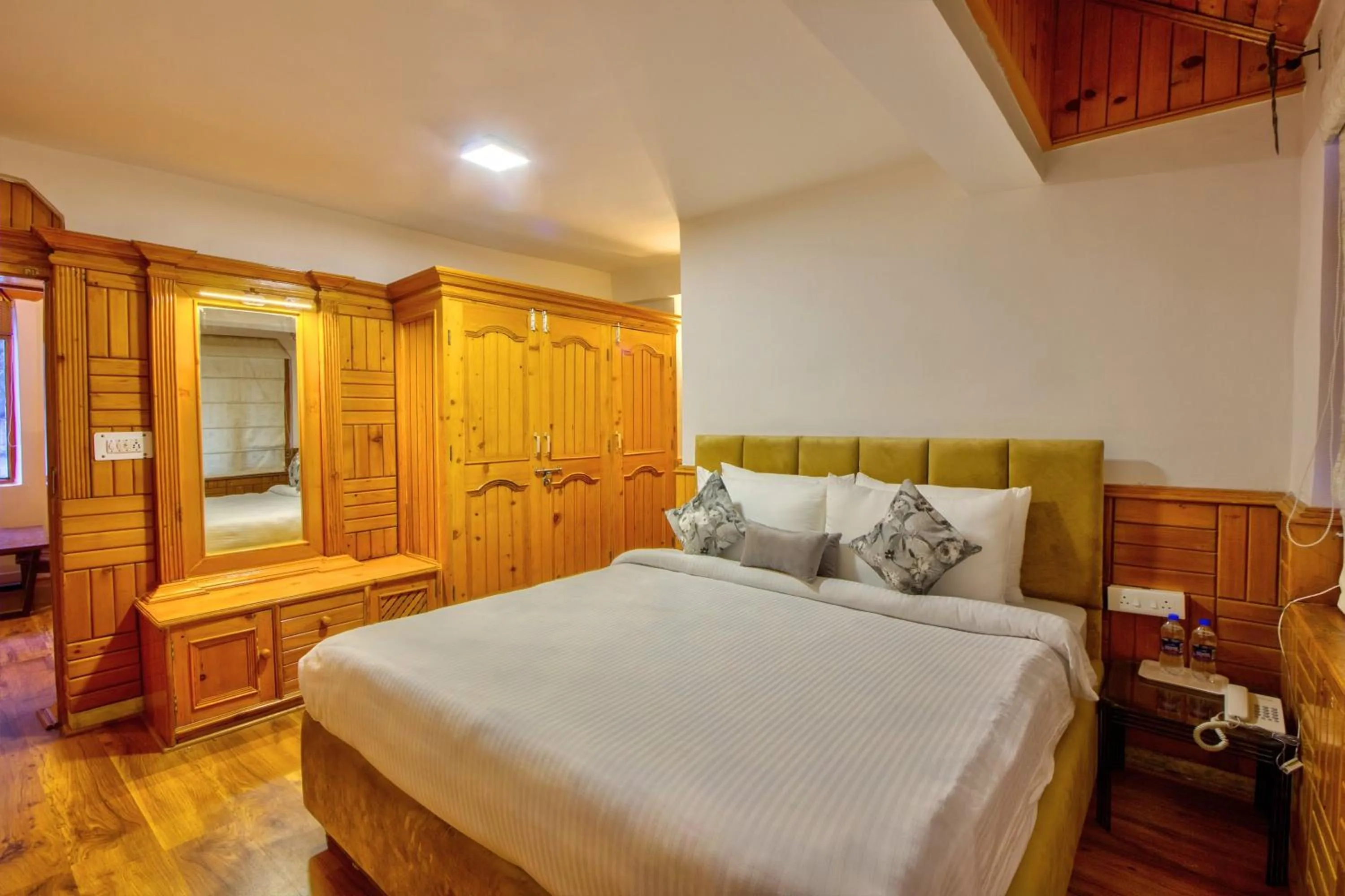 Queen Room with Two Queen Beds in PARADISE-The Whitehouse Cafe