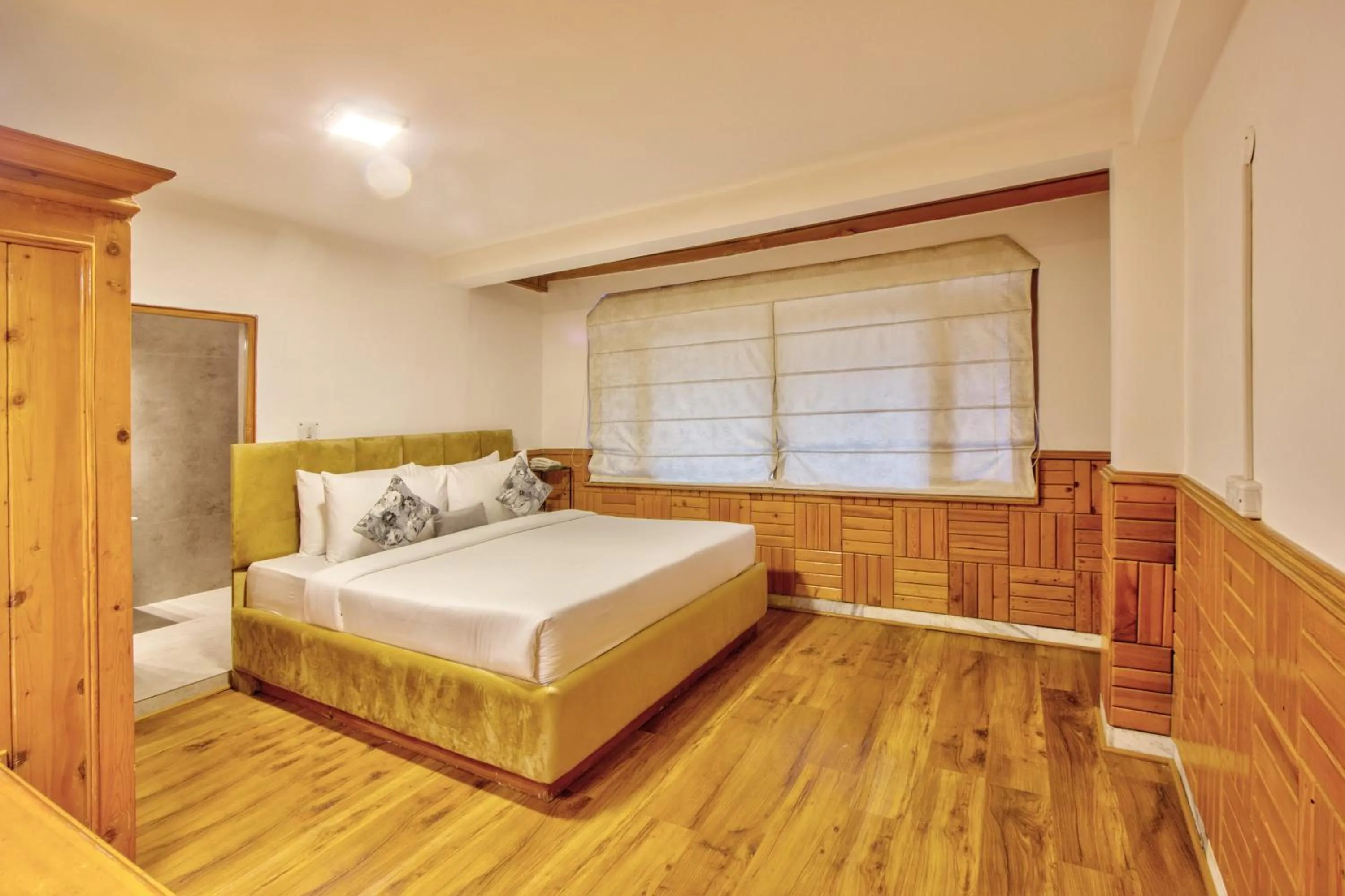 King Room with Two King Beds in PARADISE-The Whitehouse Cafe