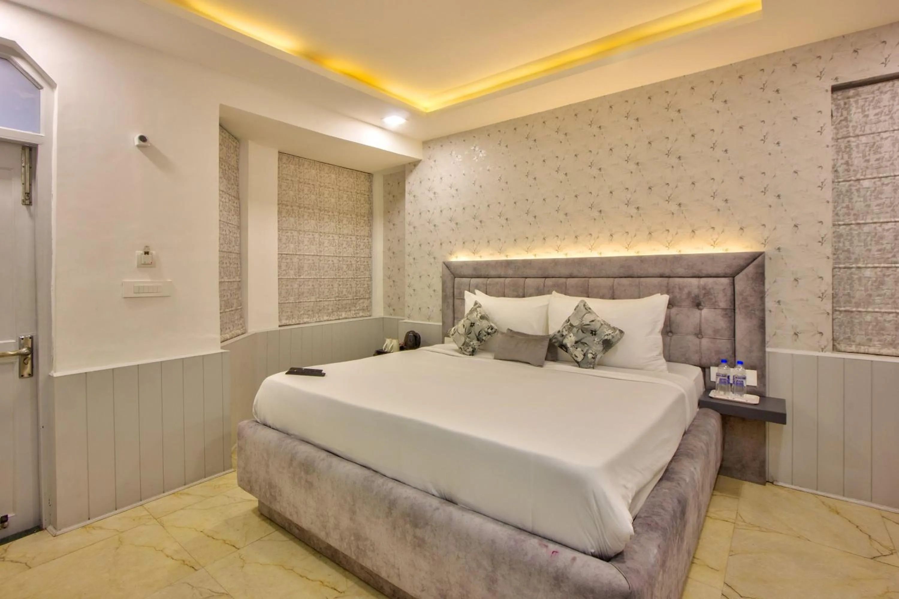 Standard Double Room in PARADISE-The Whitehouse Cafe