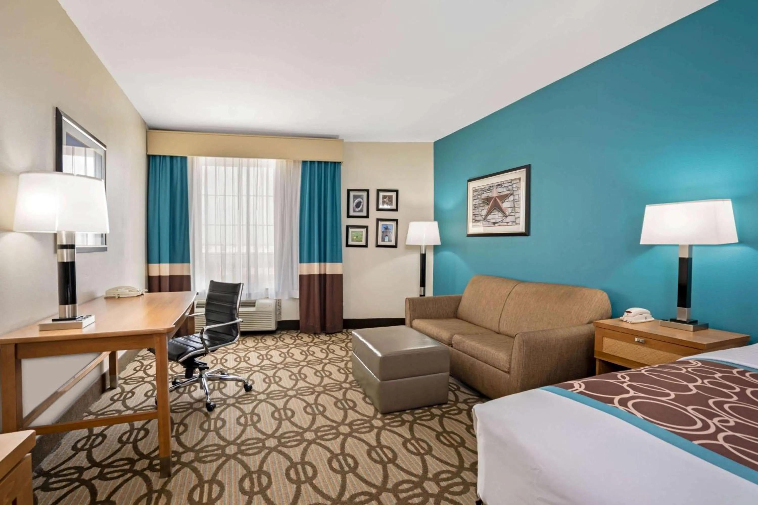 Deluxe King Room in La Quinta by Wyndham Houston Willowbrook
