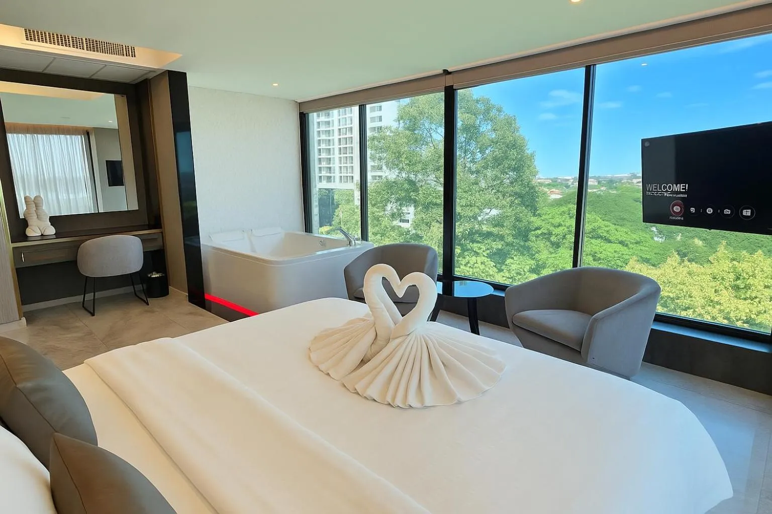 Grand Presidential Suite with Jacuzzi in THE TJ HOTEL Pattaya