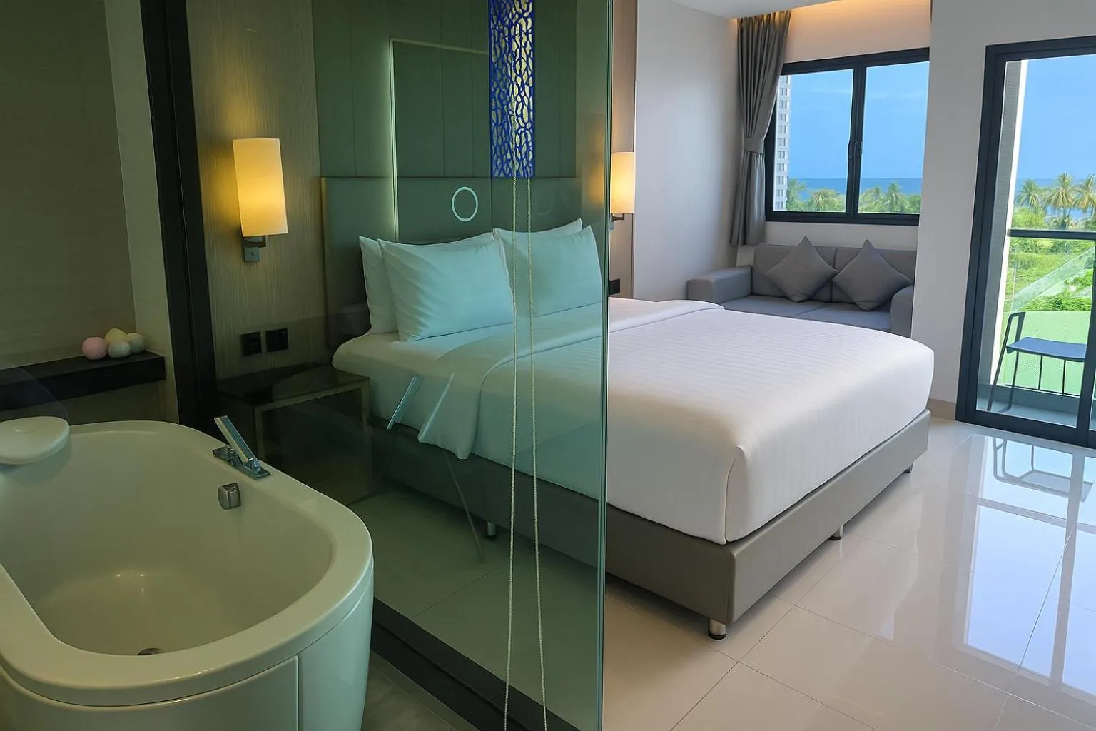 Suite Sea View with Balcony in THE TJ HOTEL Pattaya
