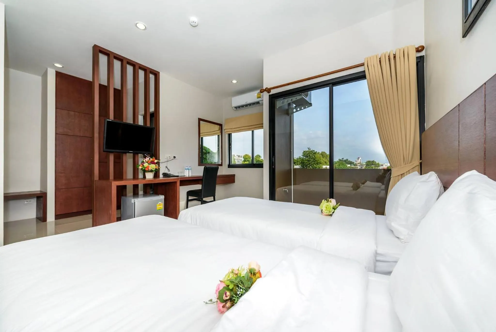 Deluxe Twin Room in The Topaz Residence Phuket Town