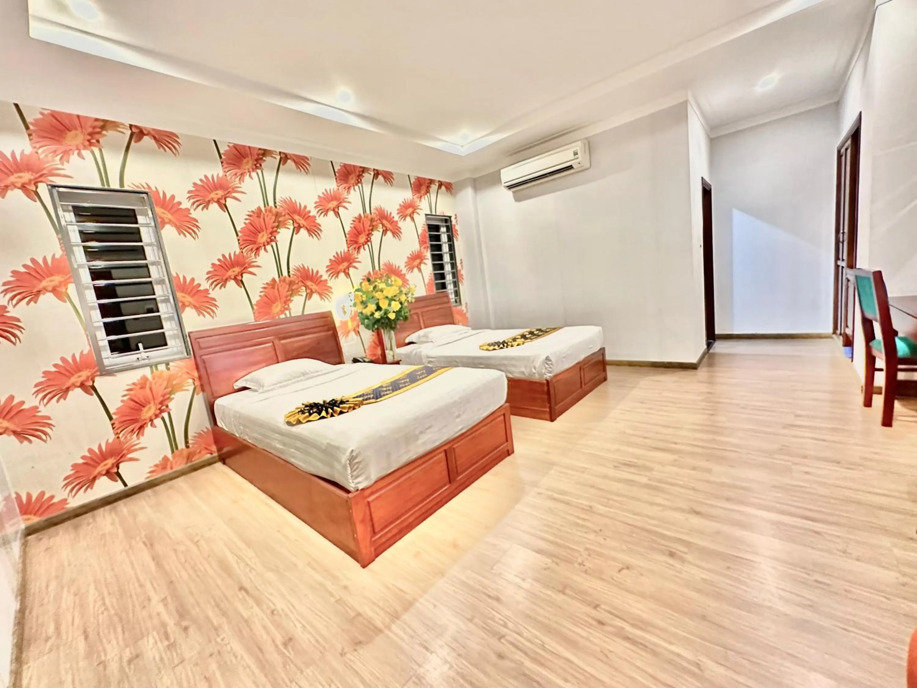 Deluxe Twin Room in Long Bao Chau Hotel