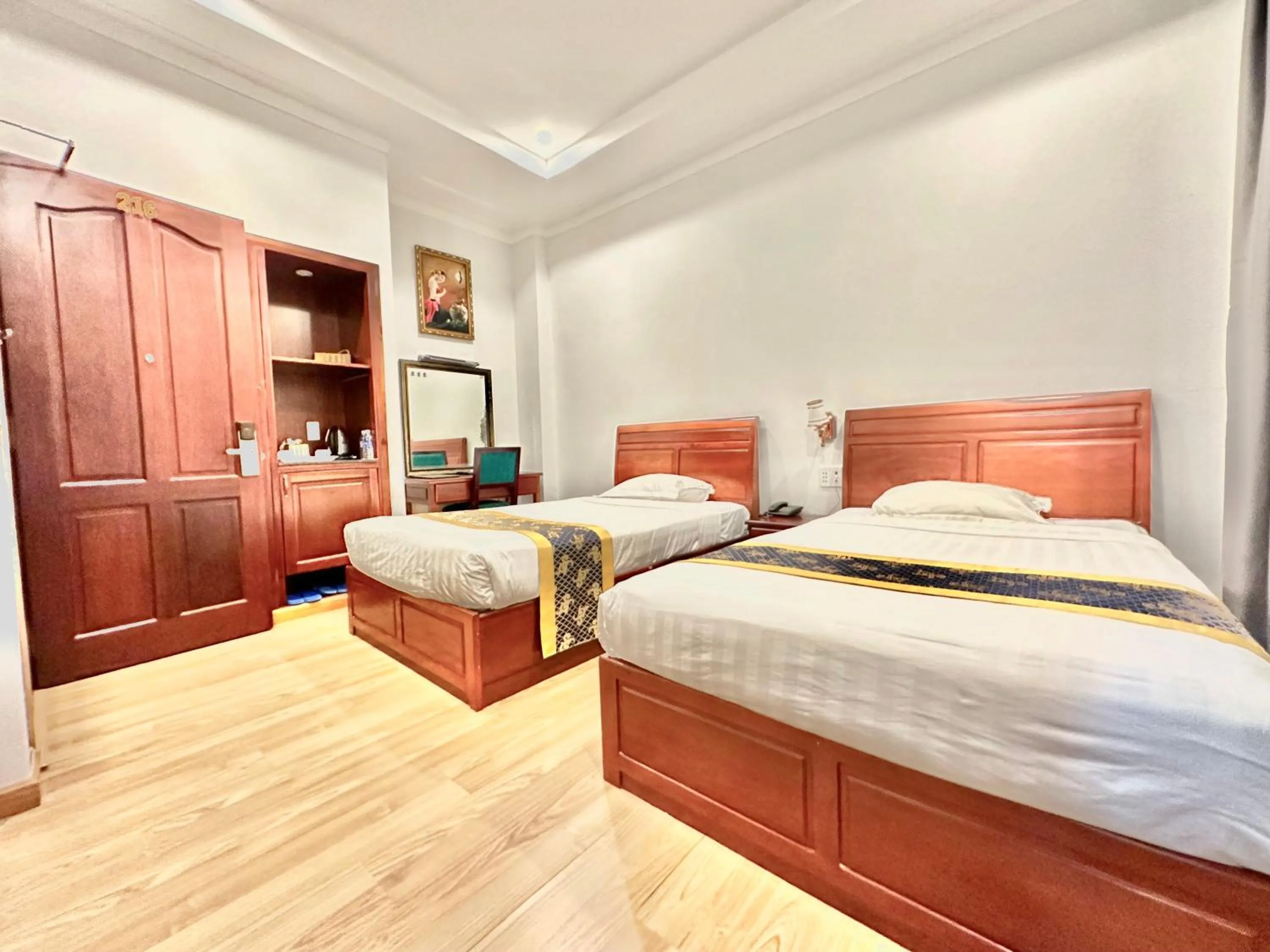 Superior Twin Room in Long Bao Chau Hotel
