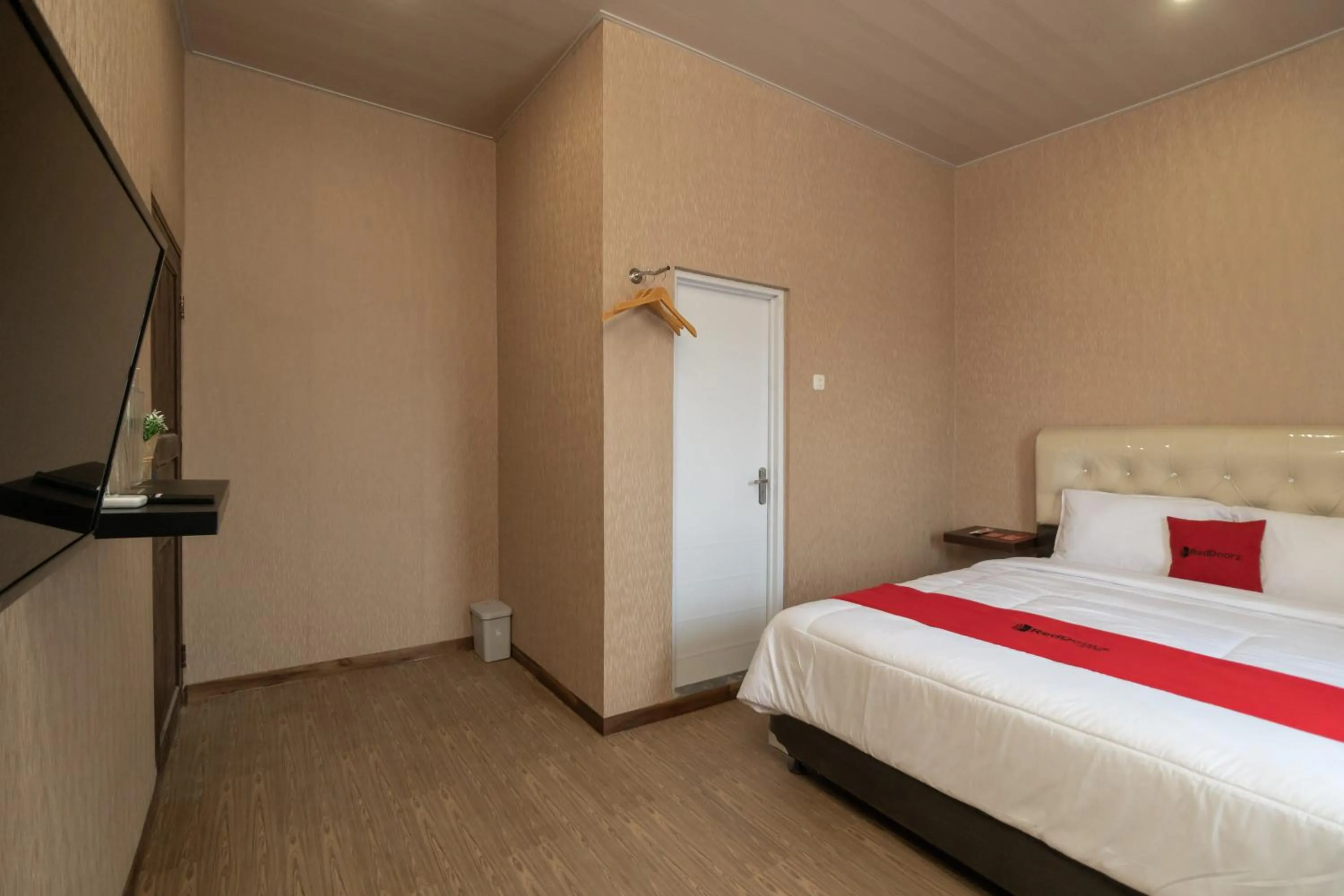 Standard Double Room in RedDoorz @ Jalan Srikandi Pekanbaru