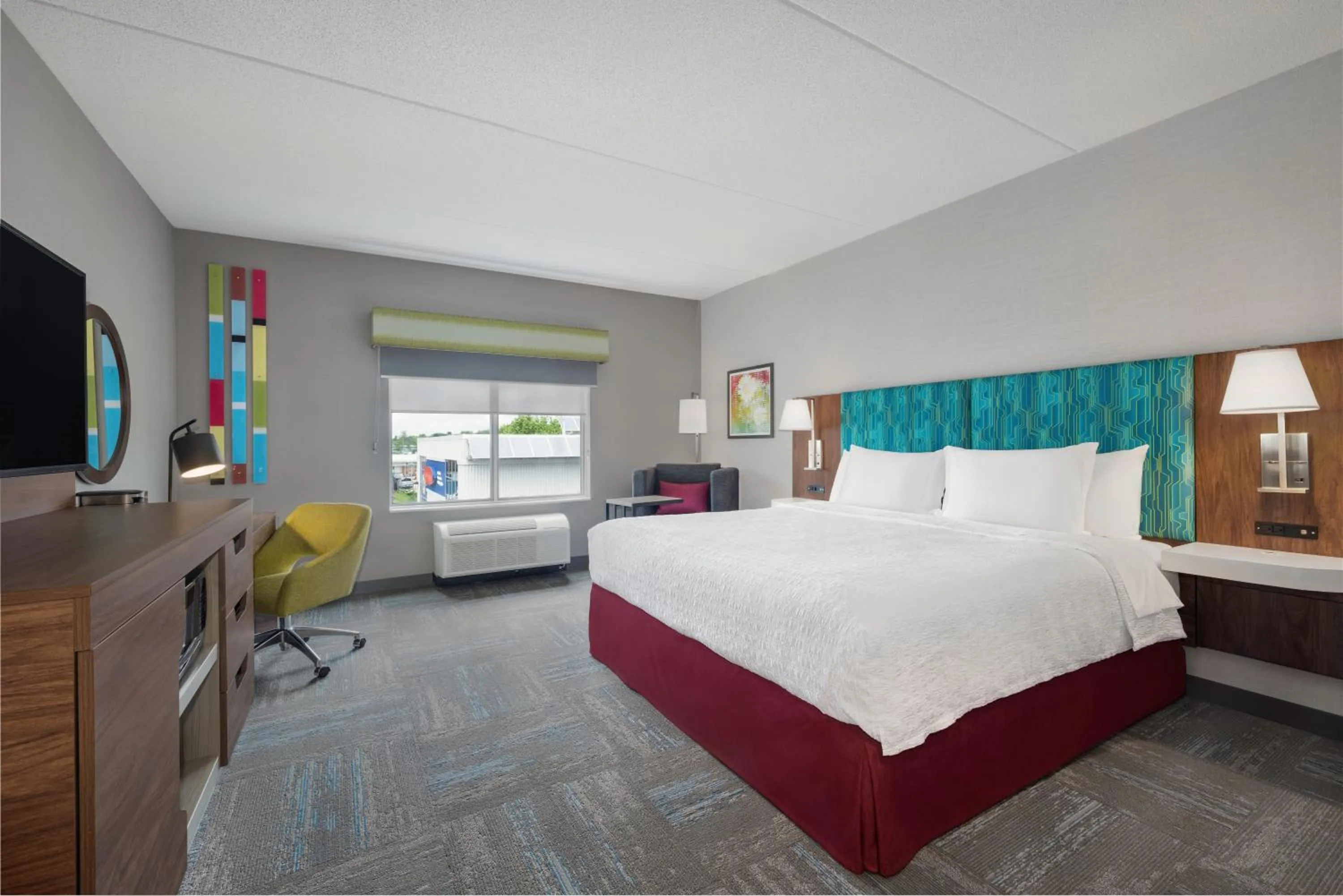 King Room with Microwave and Fridge in Hampton Inn Midland, On