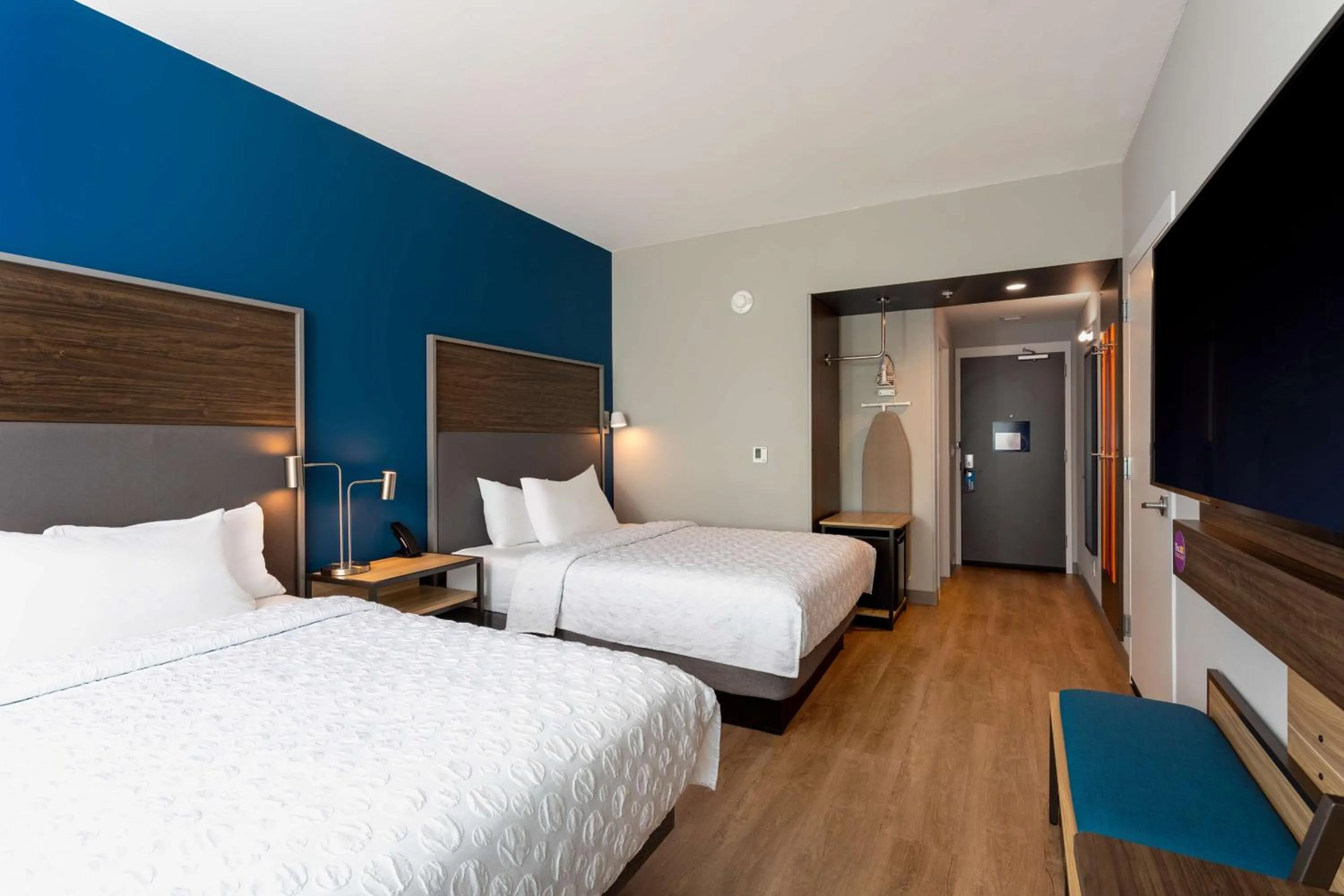 Queen Room with Two Queen Beds and Walk-In Shower in Tru By Hilton Port St Lucie Tradition