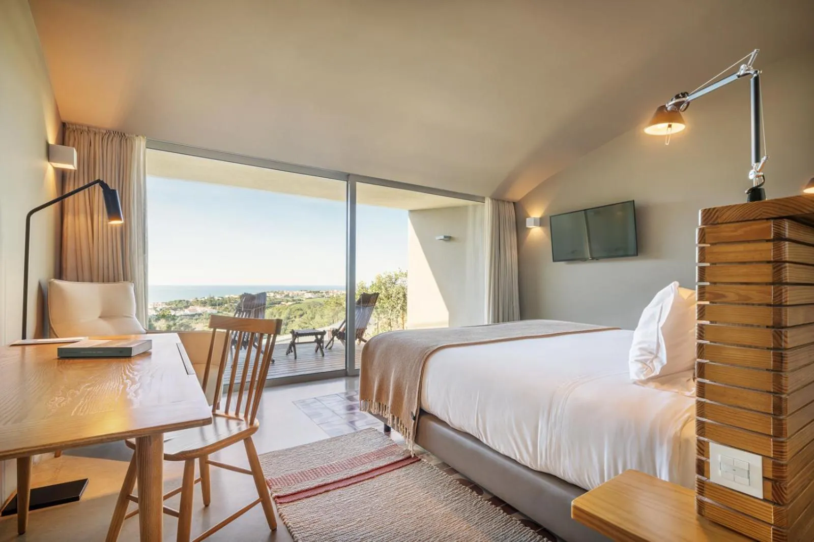 Deluxe Double Room with Balcony and Sea View in Immerso Hotel, a Member of Design Hotels
