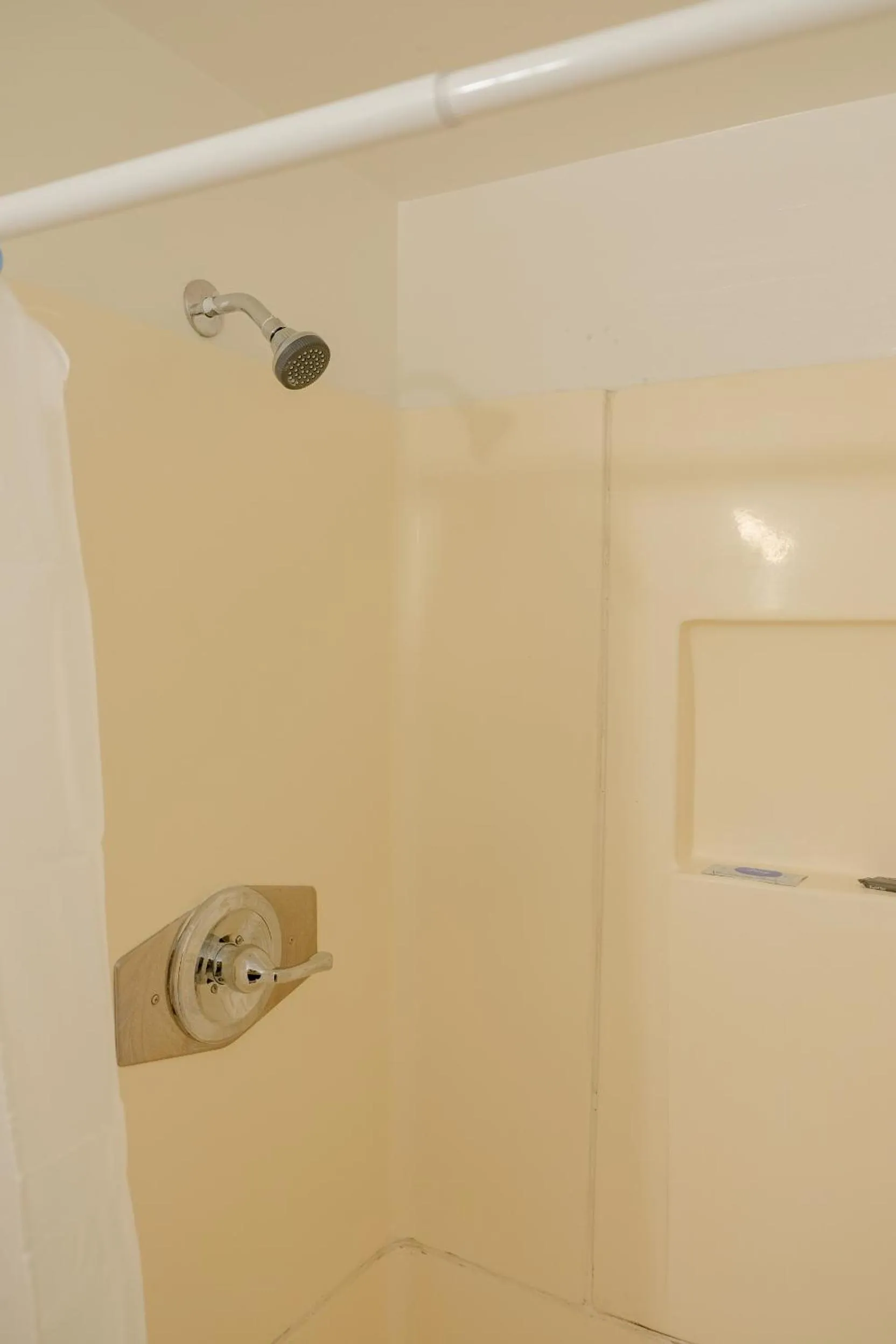 Budget Double Room in Sherwood Arms Motel