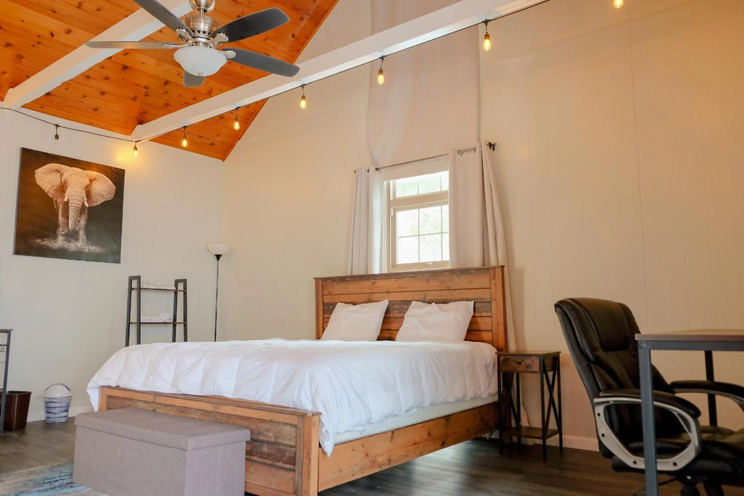 King Room in Sherwood Arms Motel