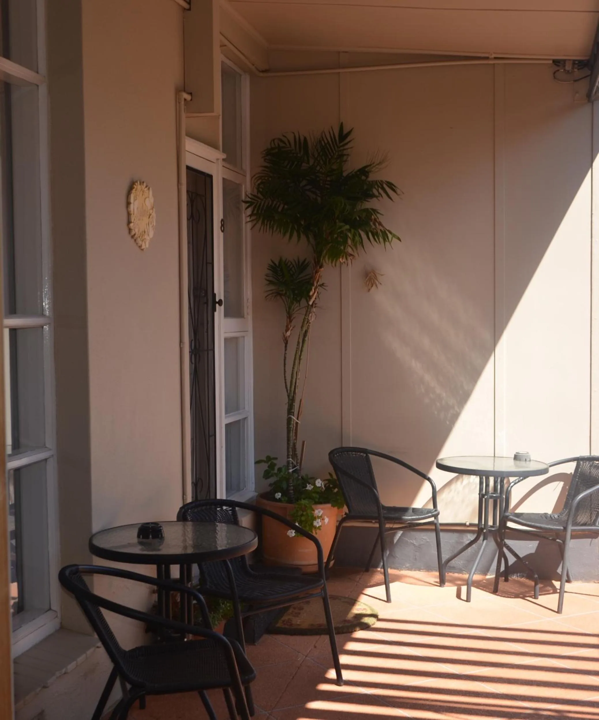 Queen Room in Clifton Motel