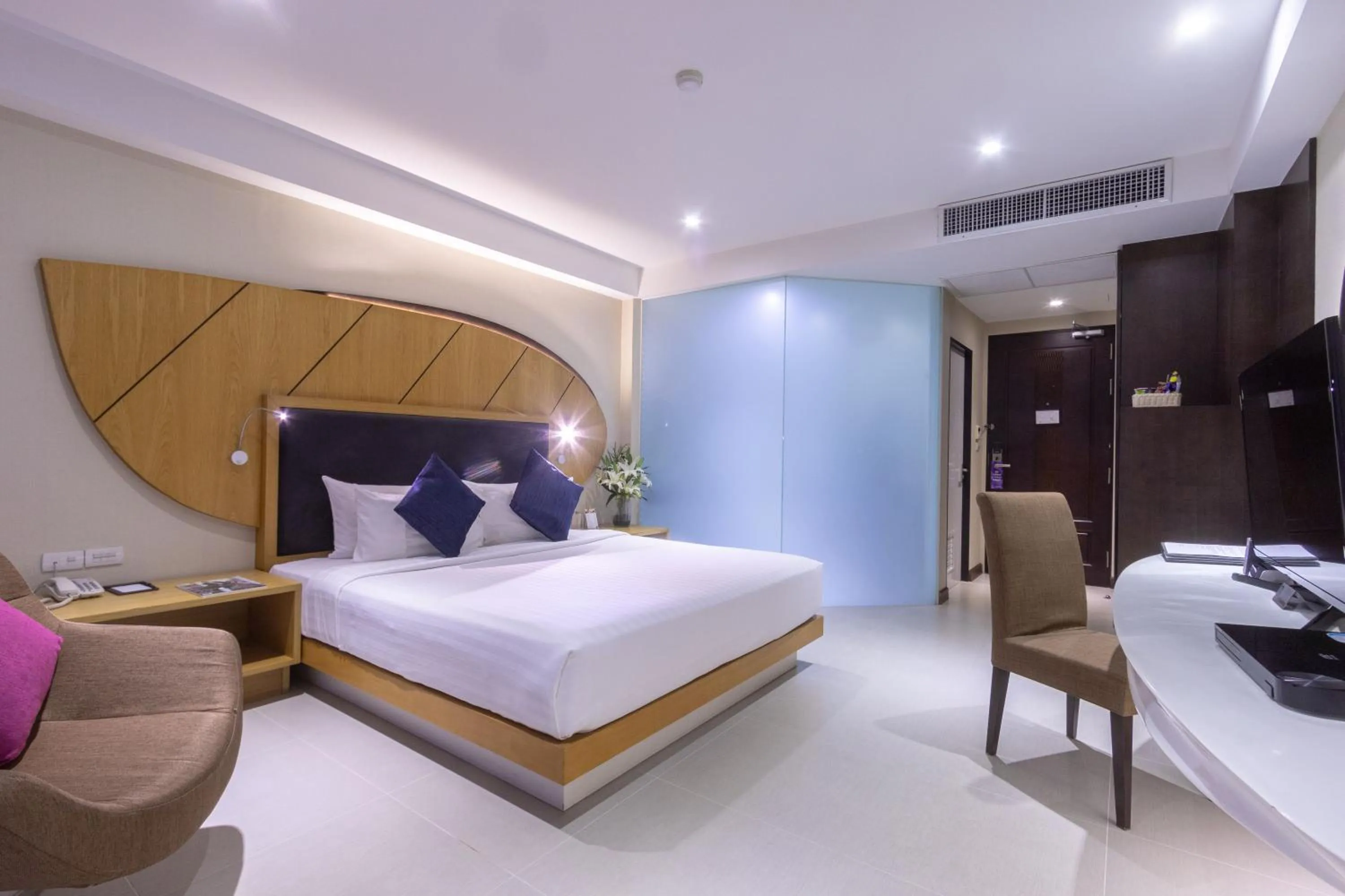 Iconic Double or Twin Room in Hotel Icon Bangkok Sukhumvit 2