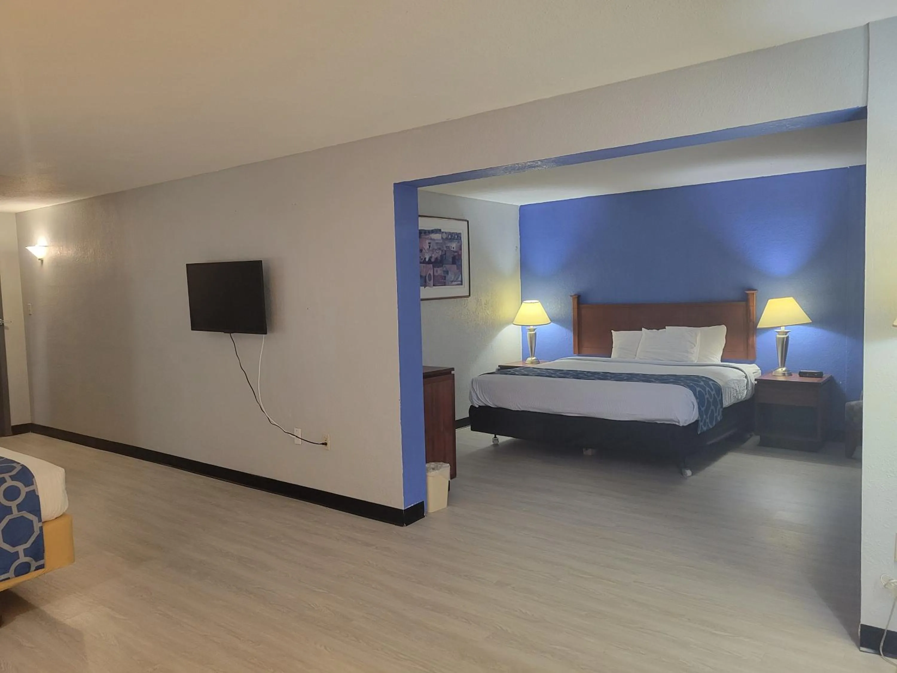 Deluxe Studio Suite with One King and One Queen Bed - Non-Smoking in Baymont by Wyndham Hannibal