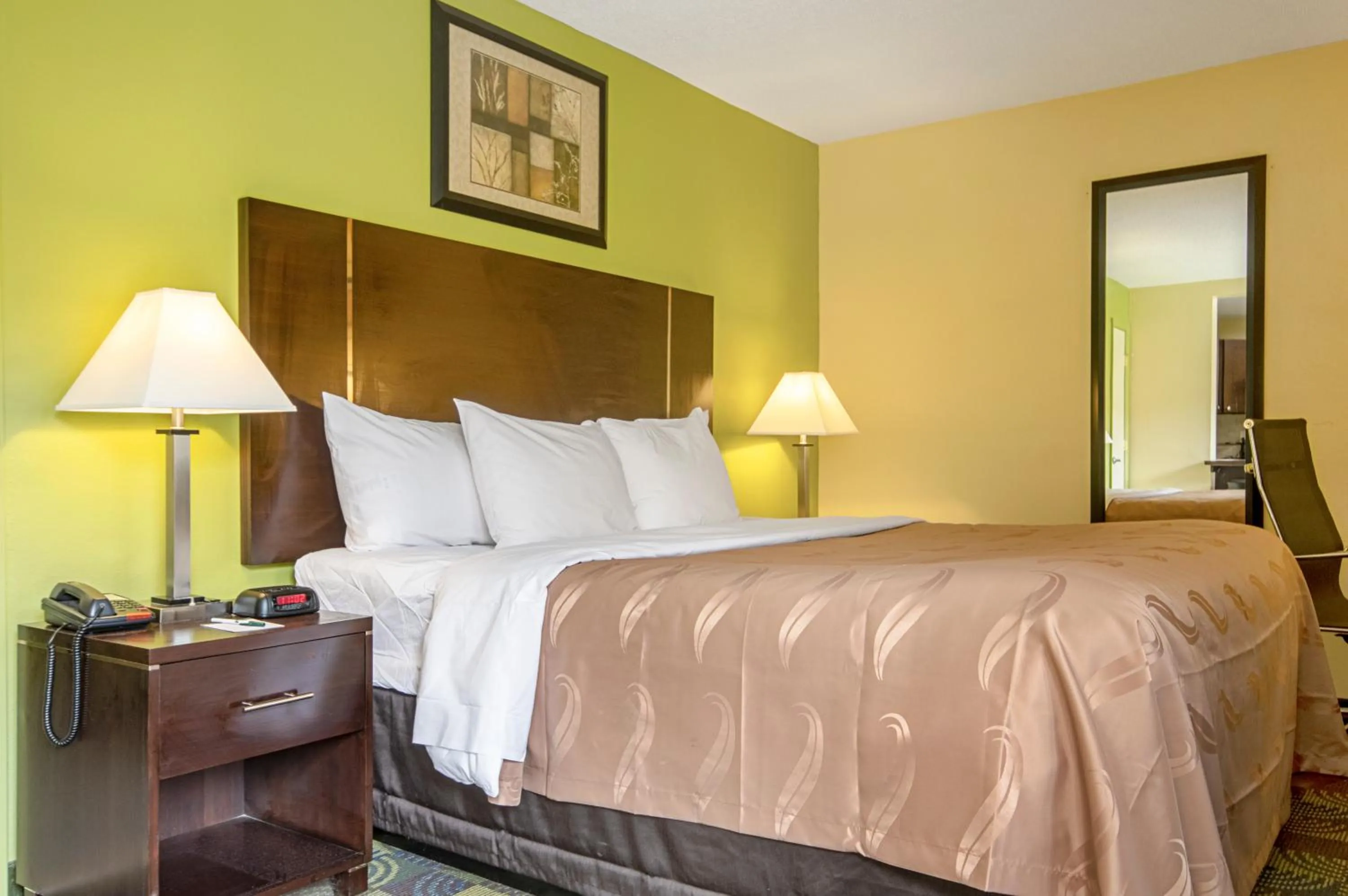 King Room - Non-Smoking/Exterior Halls in Quality Inn & Suites Glenmont - Albany South