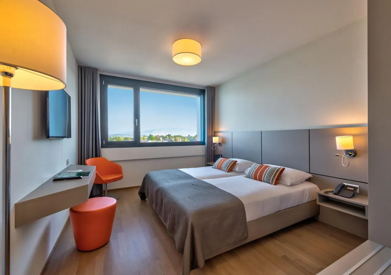 Classic Double or Twin Room in Lake Geneva Hotel