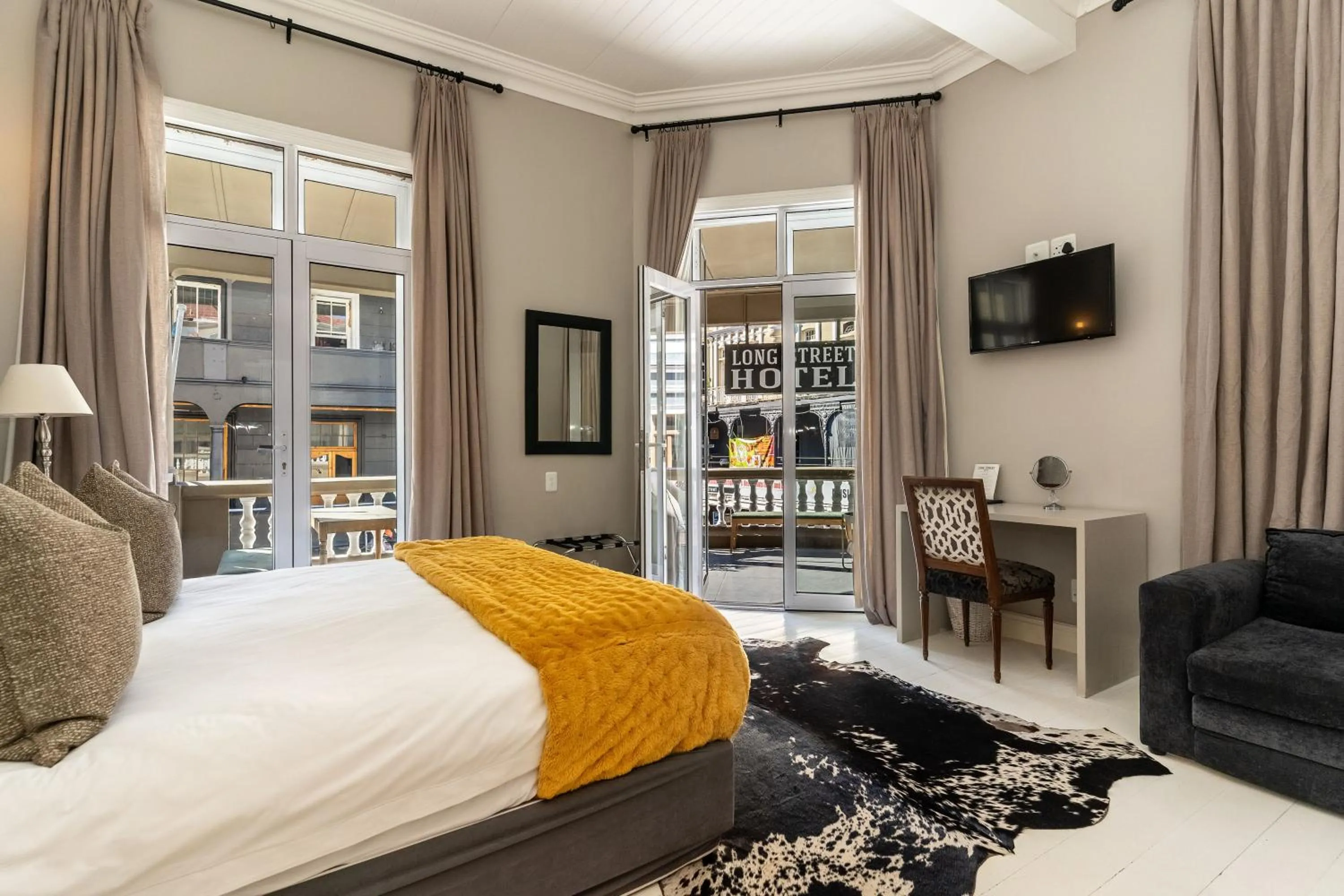 Deluxe Double or Twin Room with Balcony in Long Street Boutique Hotel