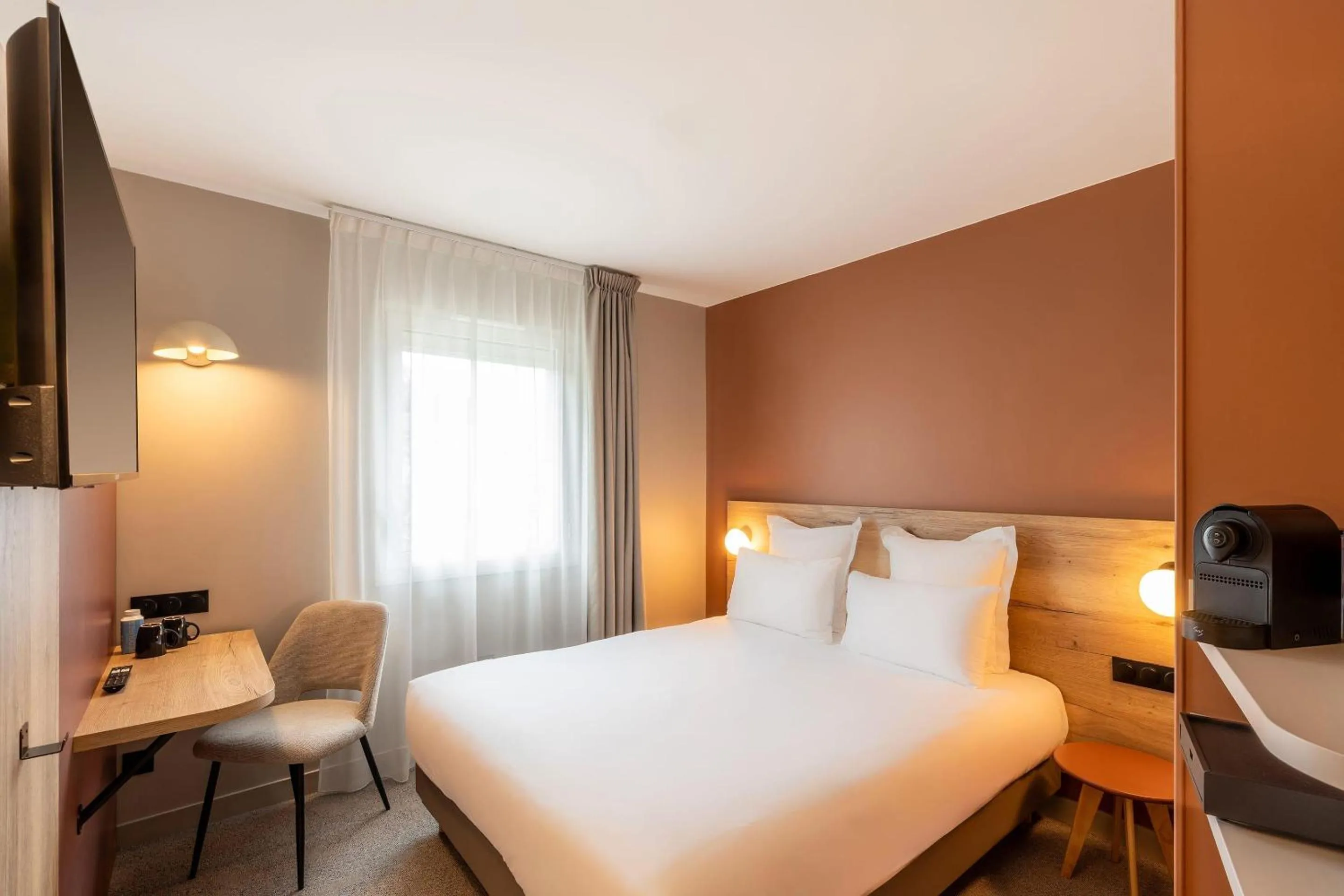 Standard Queen Room - Non-Smoking in Sure Hotel by Best Western Tours Sud