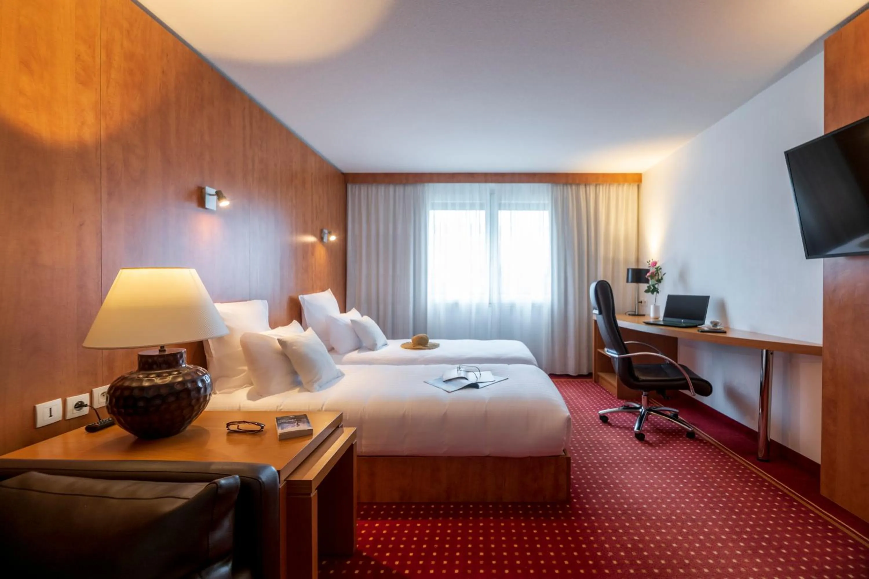 Standard Twin Suite  - 98 ft² in CERISE Bordeaux Mérignac Aéroport