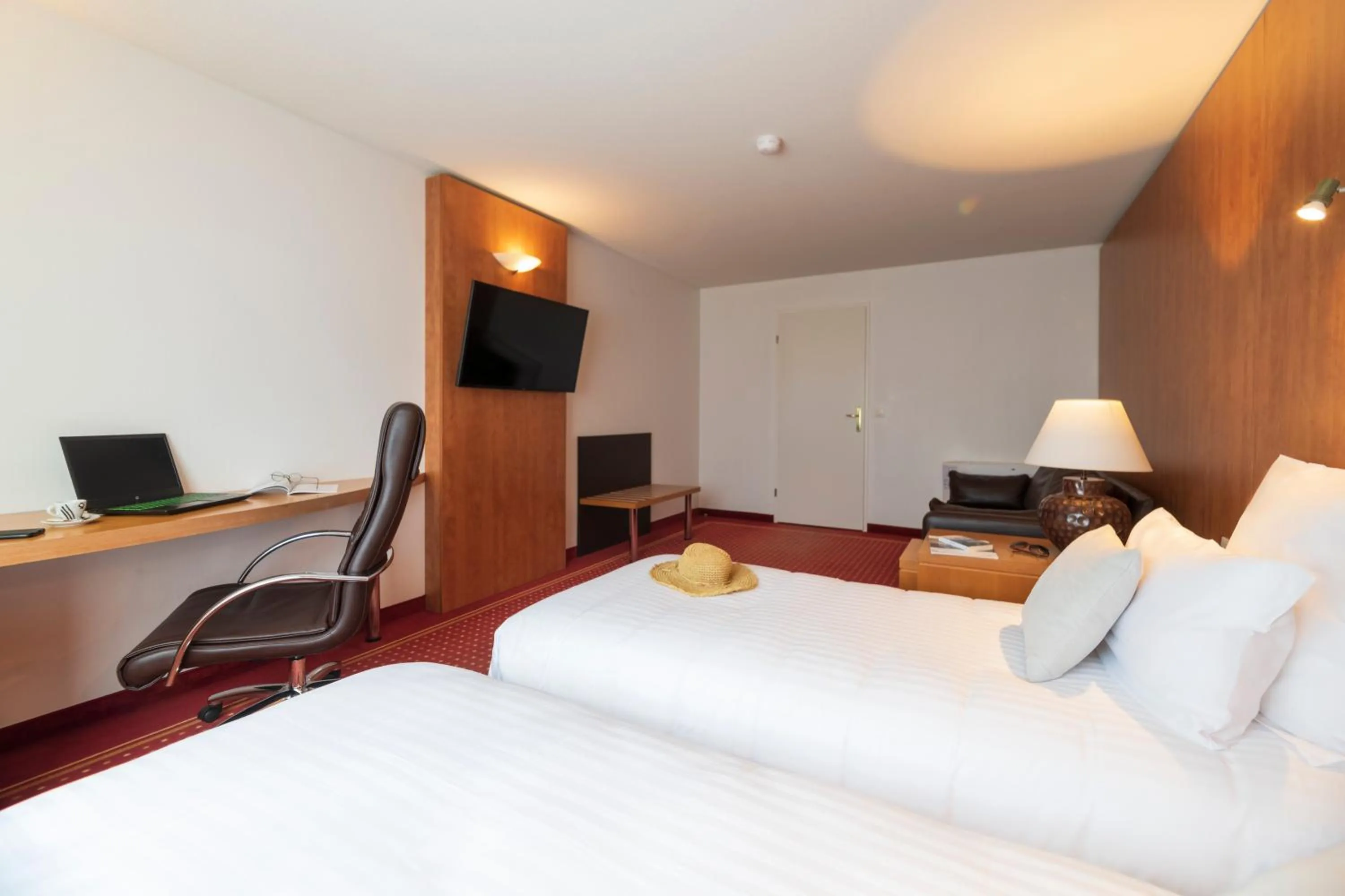 Standard Twin Suite  - 98 ft² in CERISE Bordeaux Mérignac Aéroport